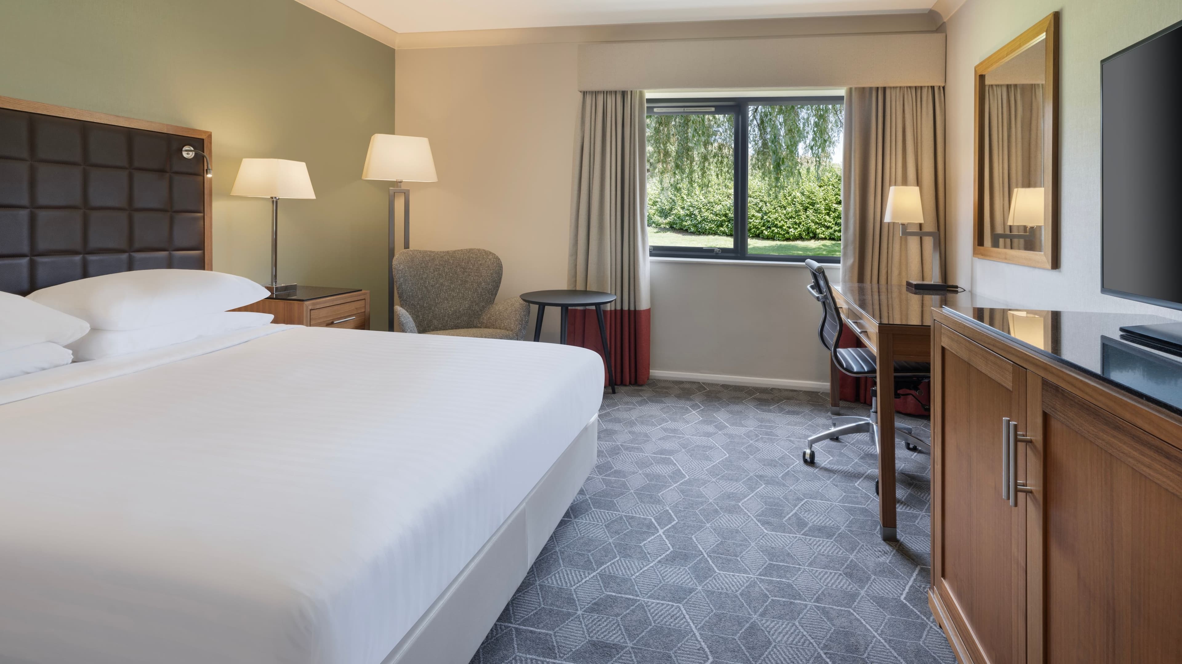 Deluxe Room - Image 2