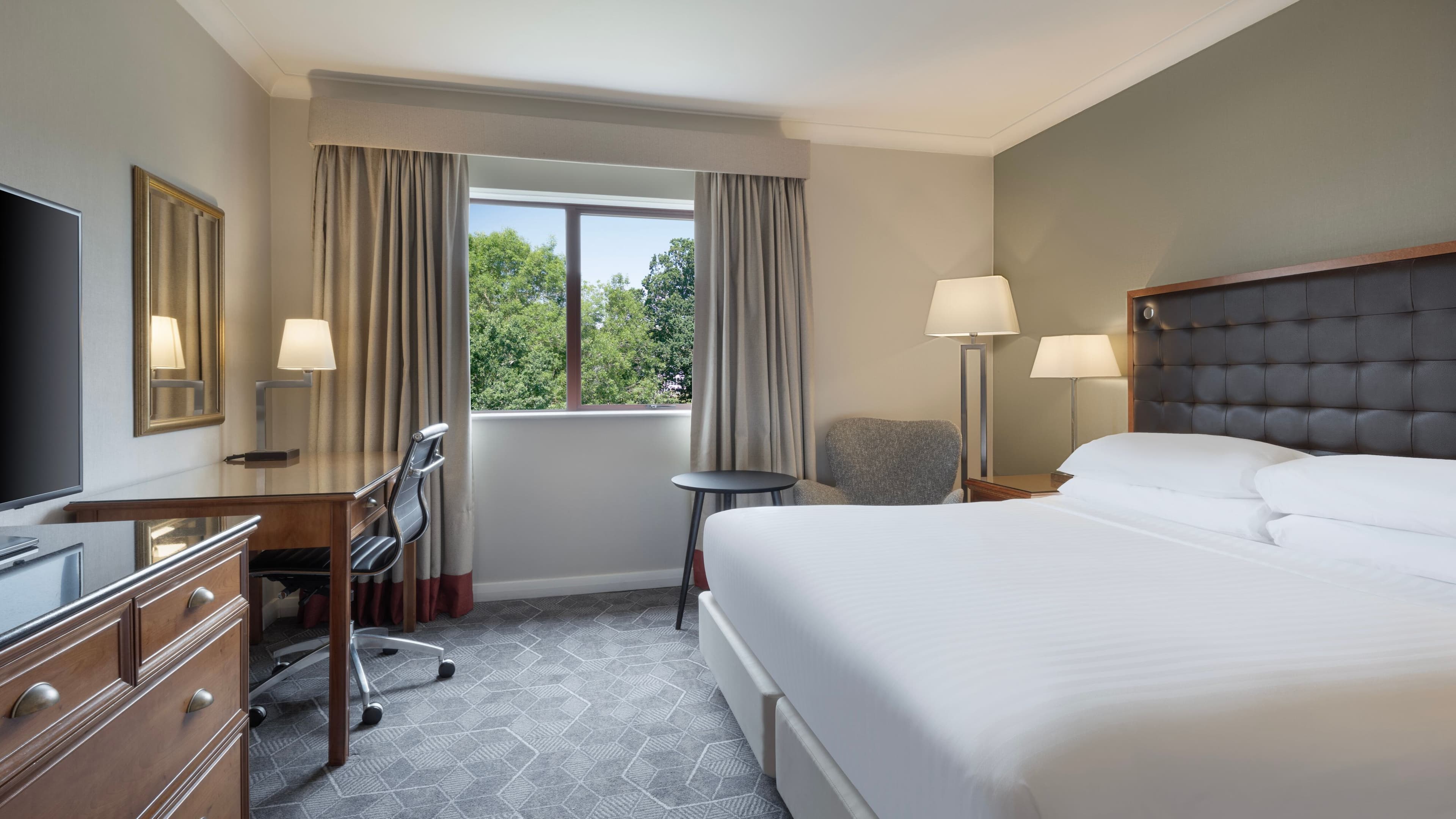 Deluxe Room - Image 2