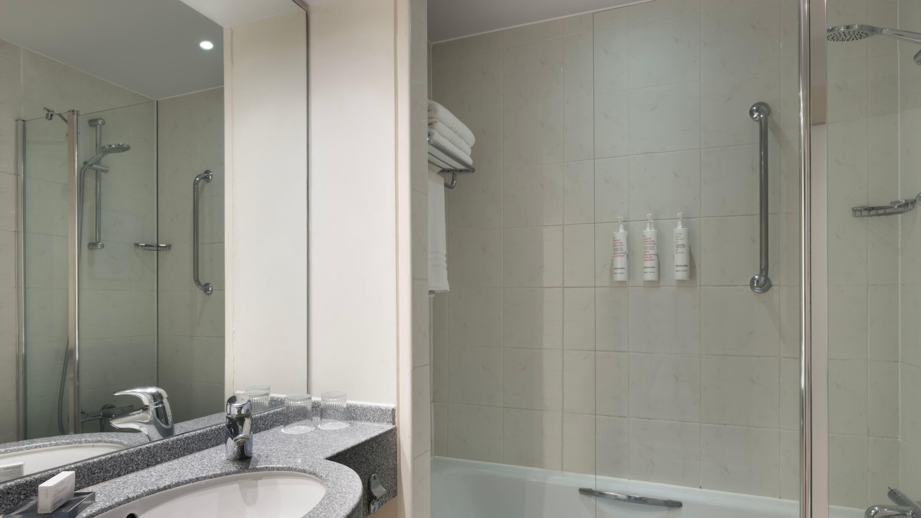 Deluxe Room - Image 3