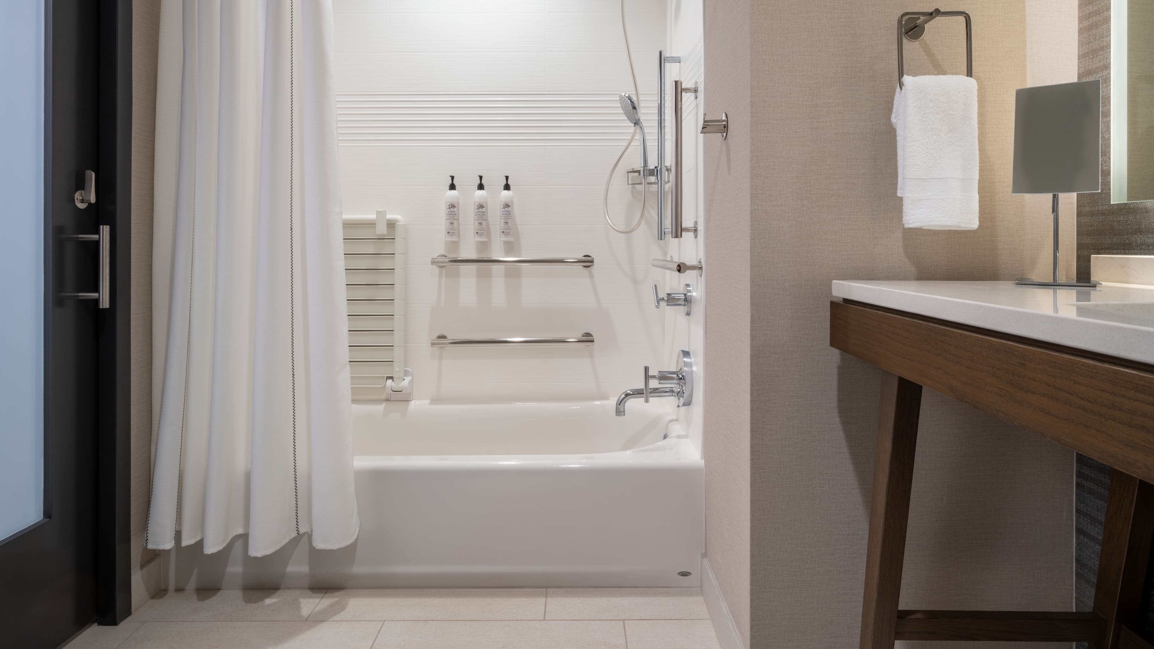 King Guest Room - Image 4