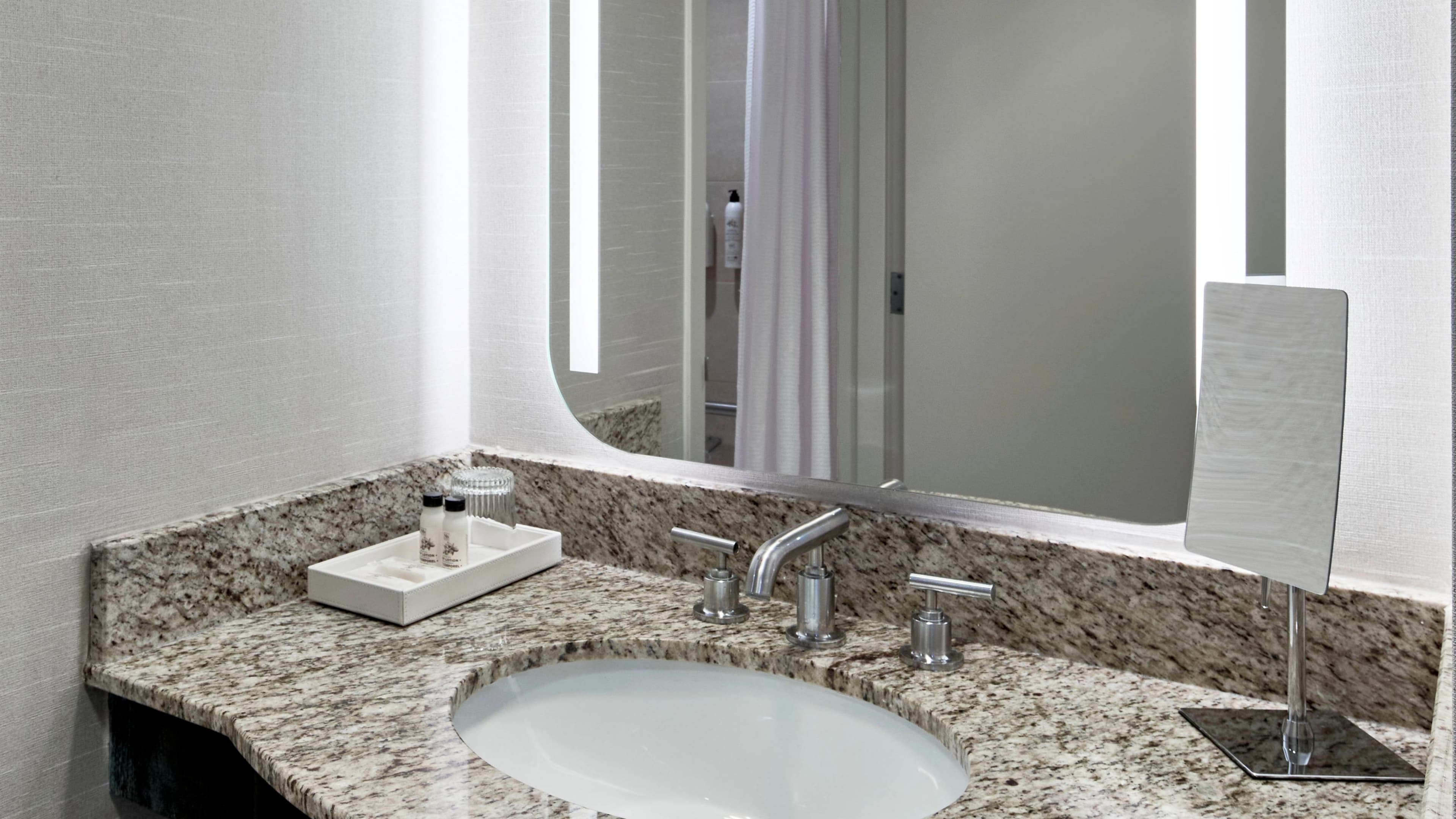 Standard 1 King Room - Image 8