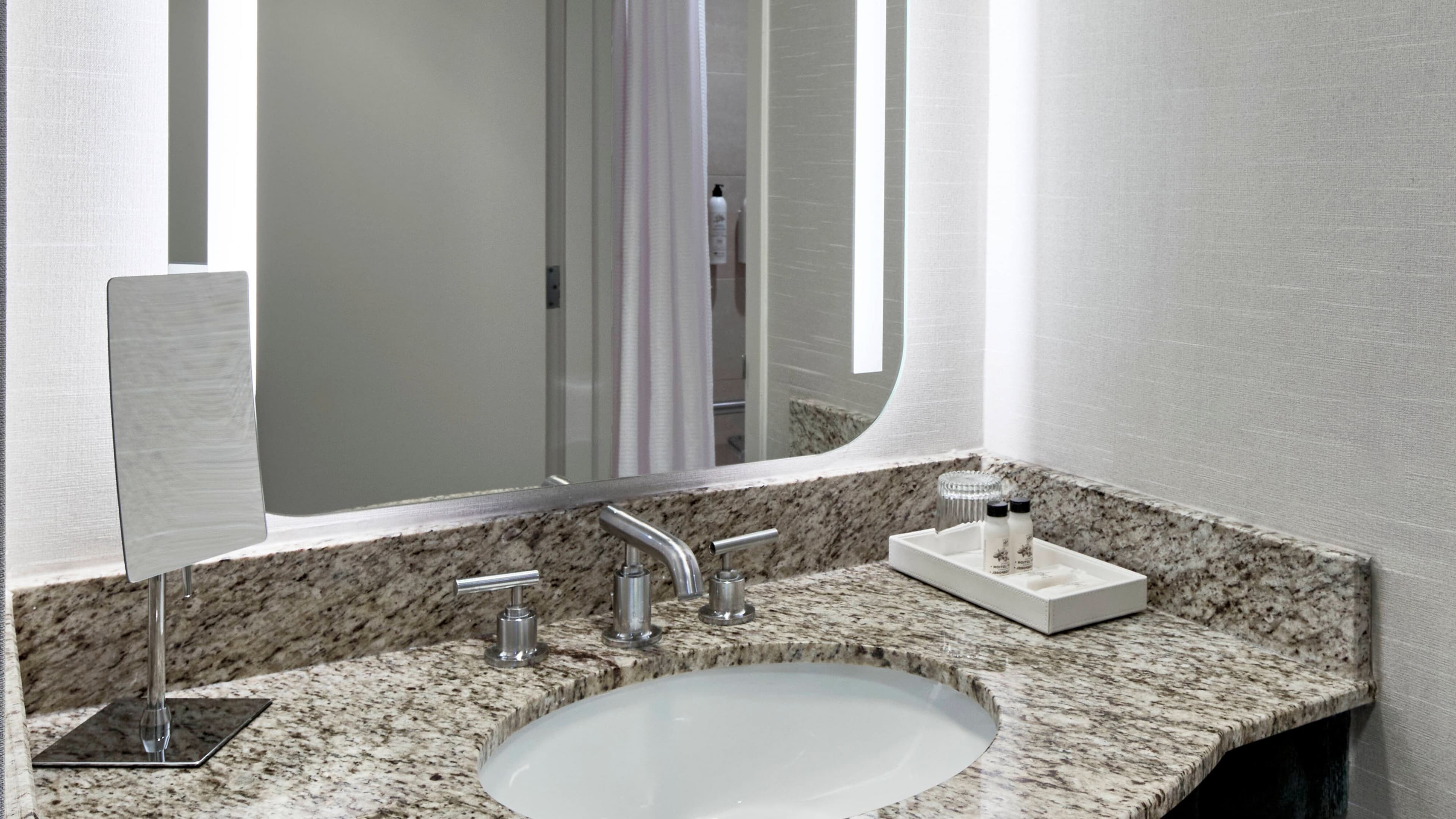 Standard 1 King Room - Image 7