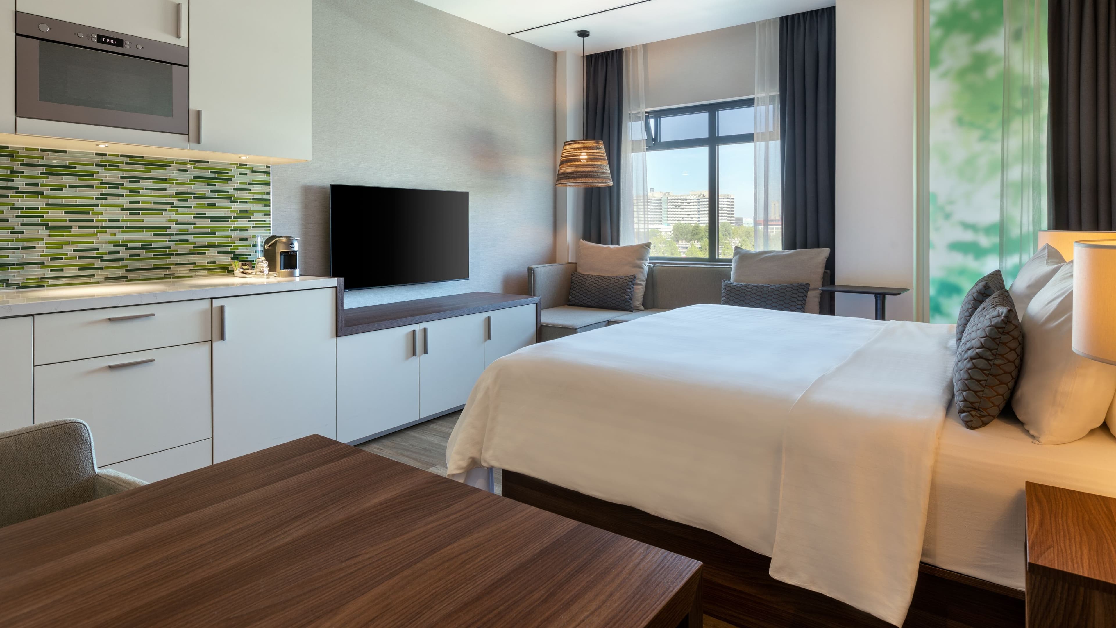 Superior Studio King - Image 2