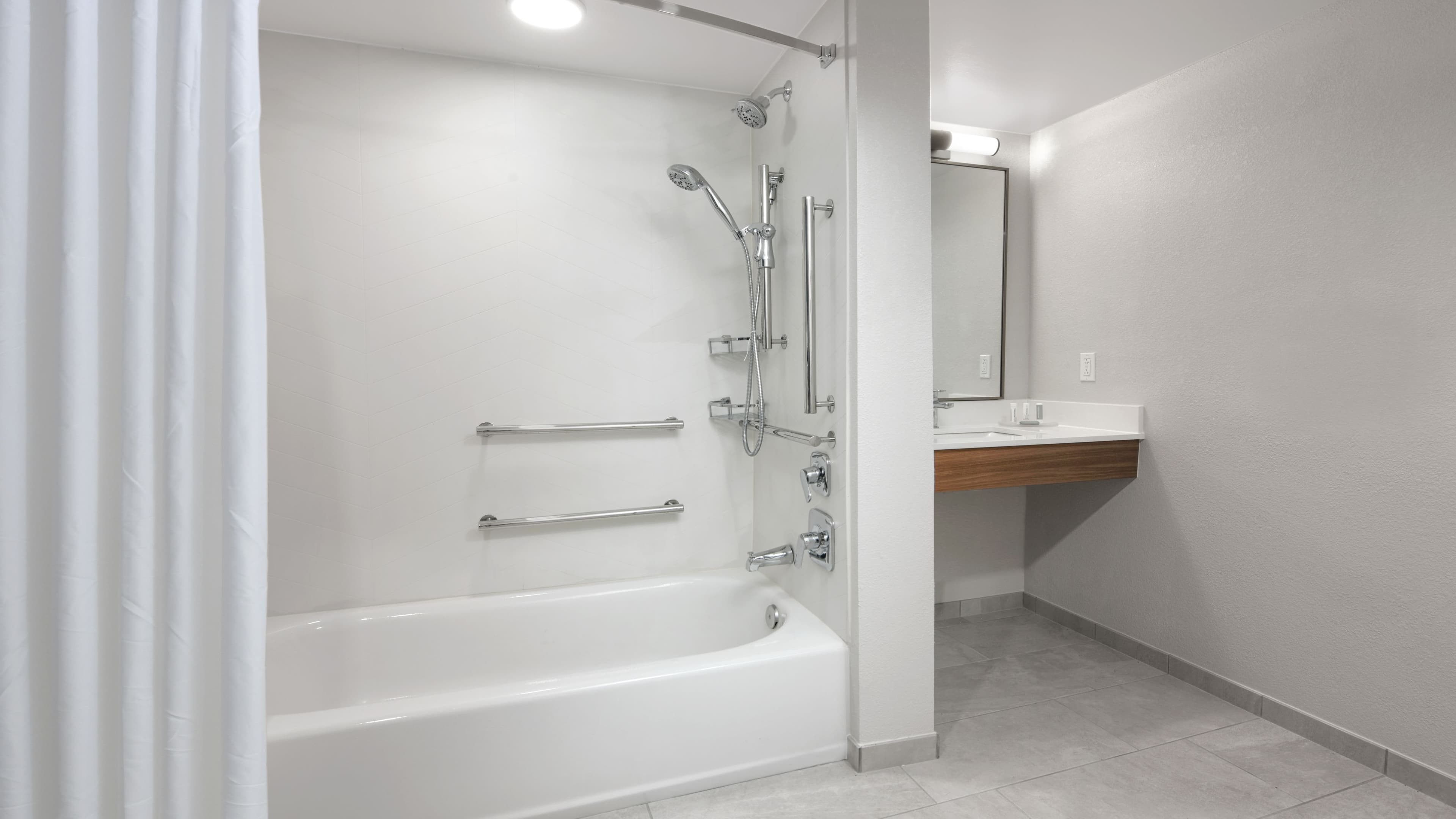 Accessible Room - Image 6