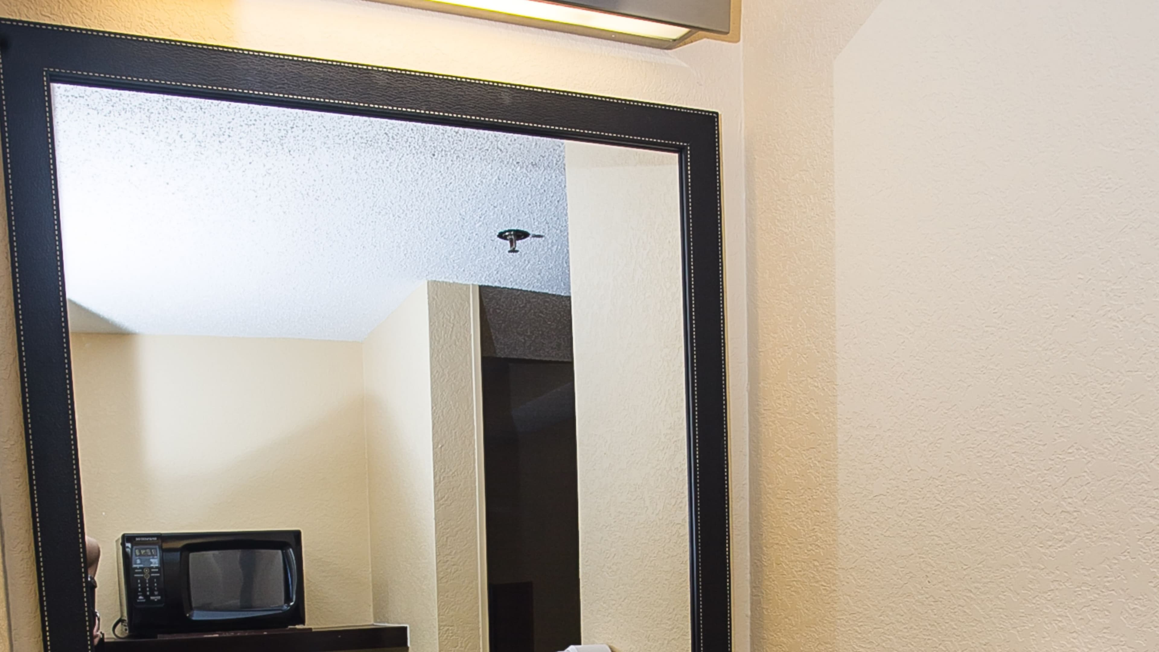 Two Queen Beds - Image 2