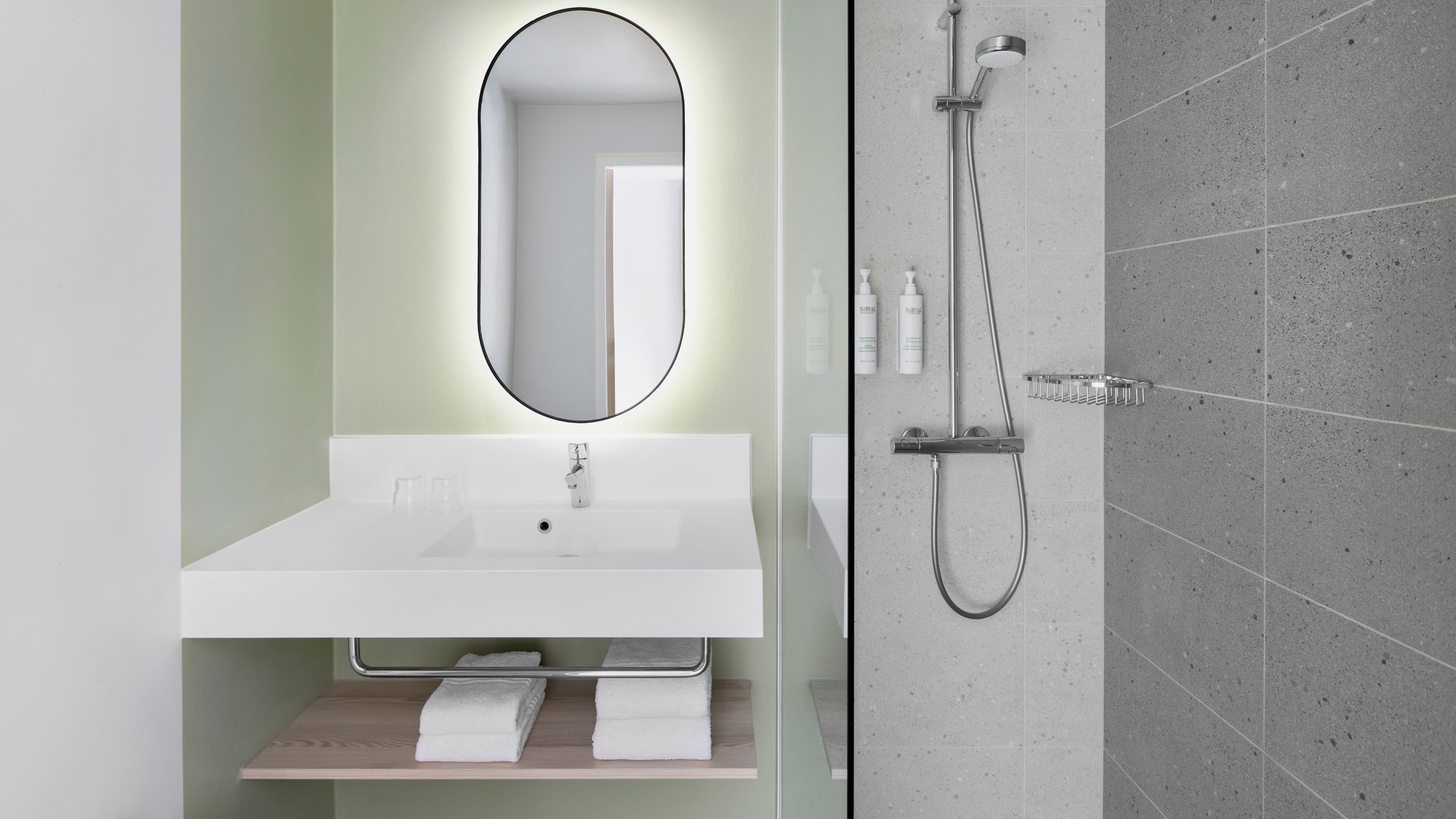 Queen Room - Image 6