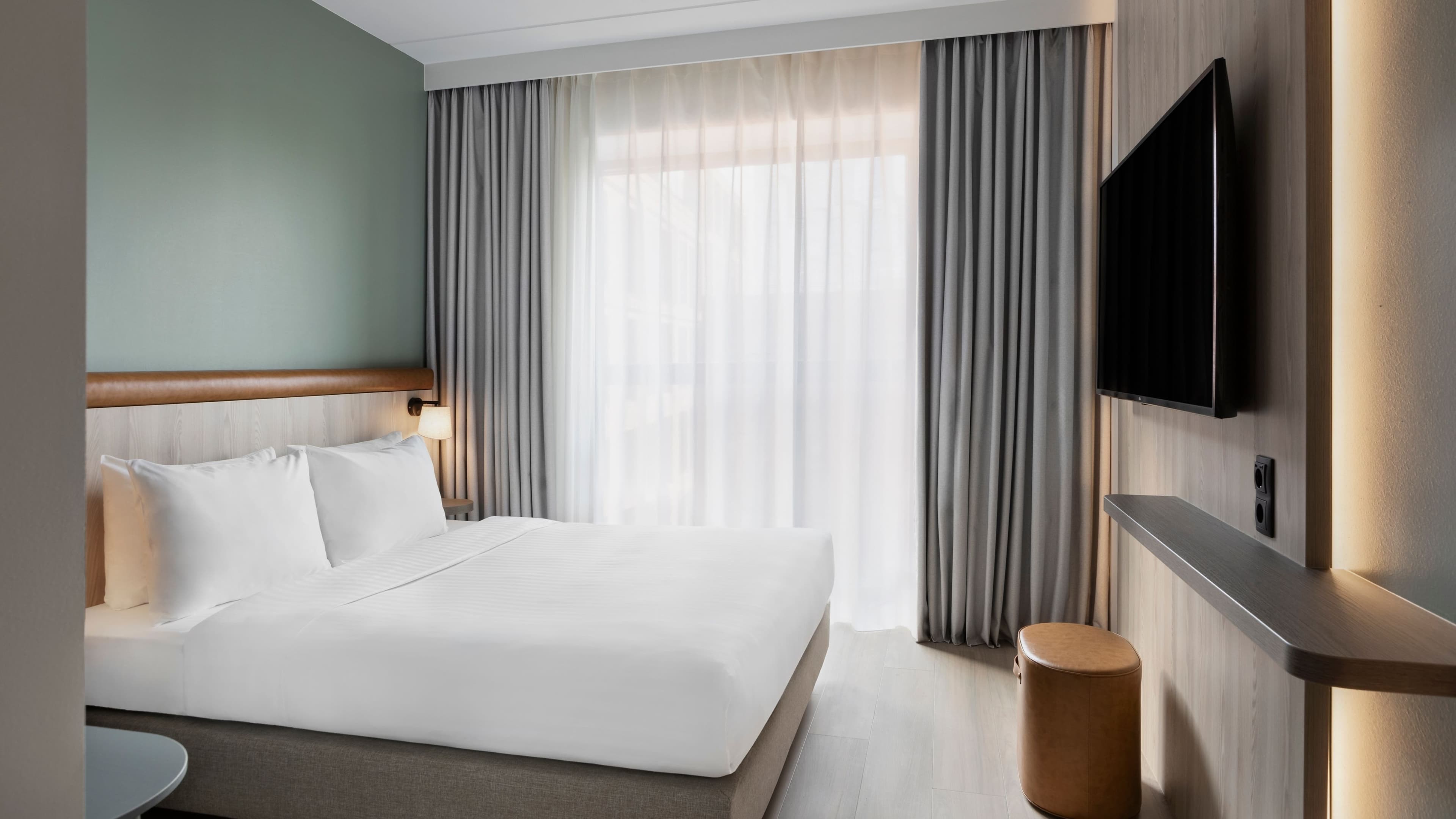 Queen Room - Image 1