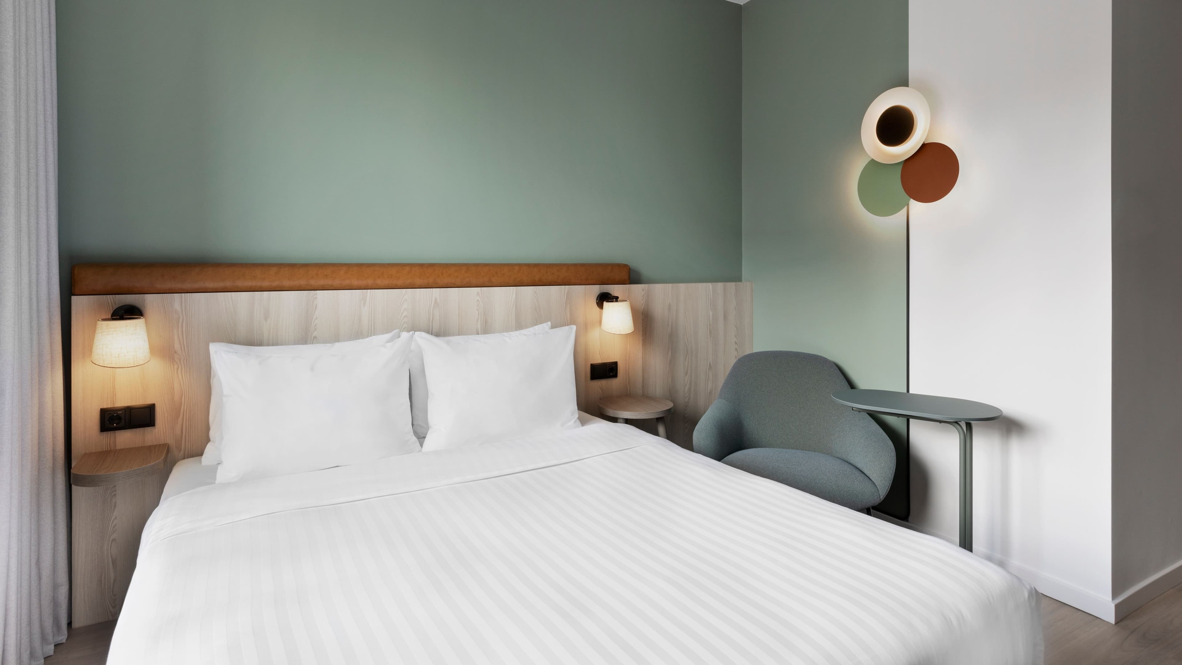 Queen Room - Image 2