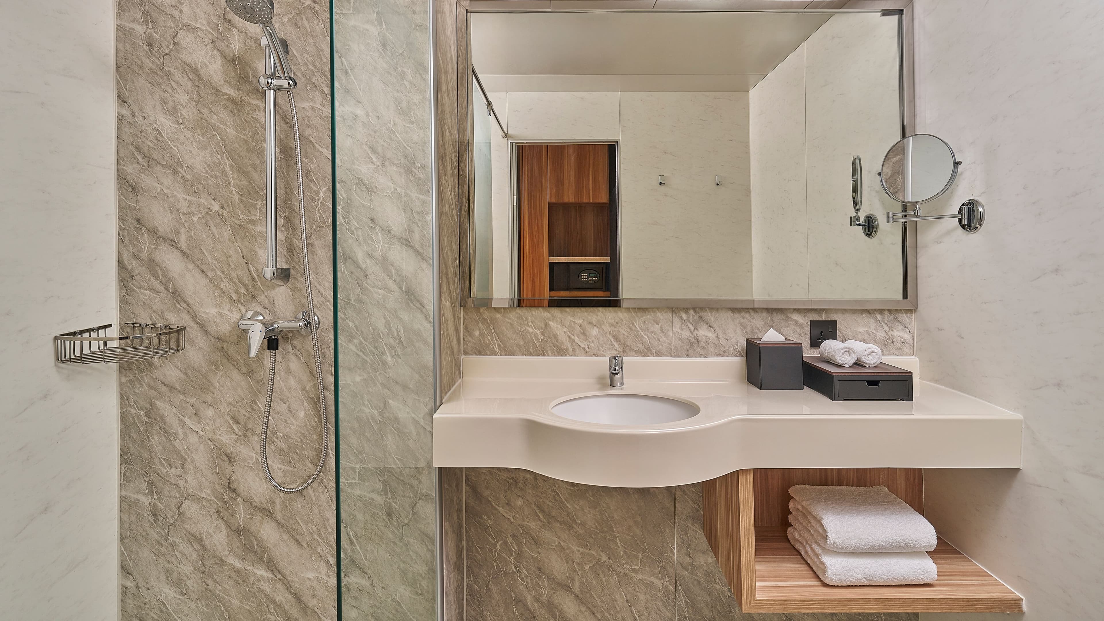 Deluxe Guest room - Image 2