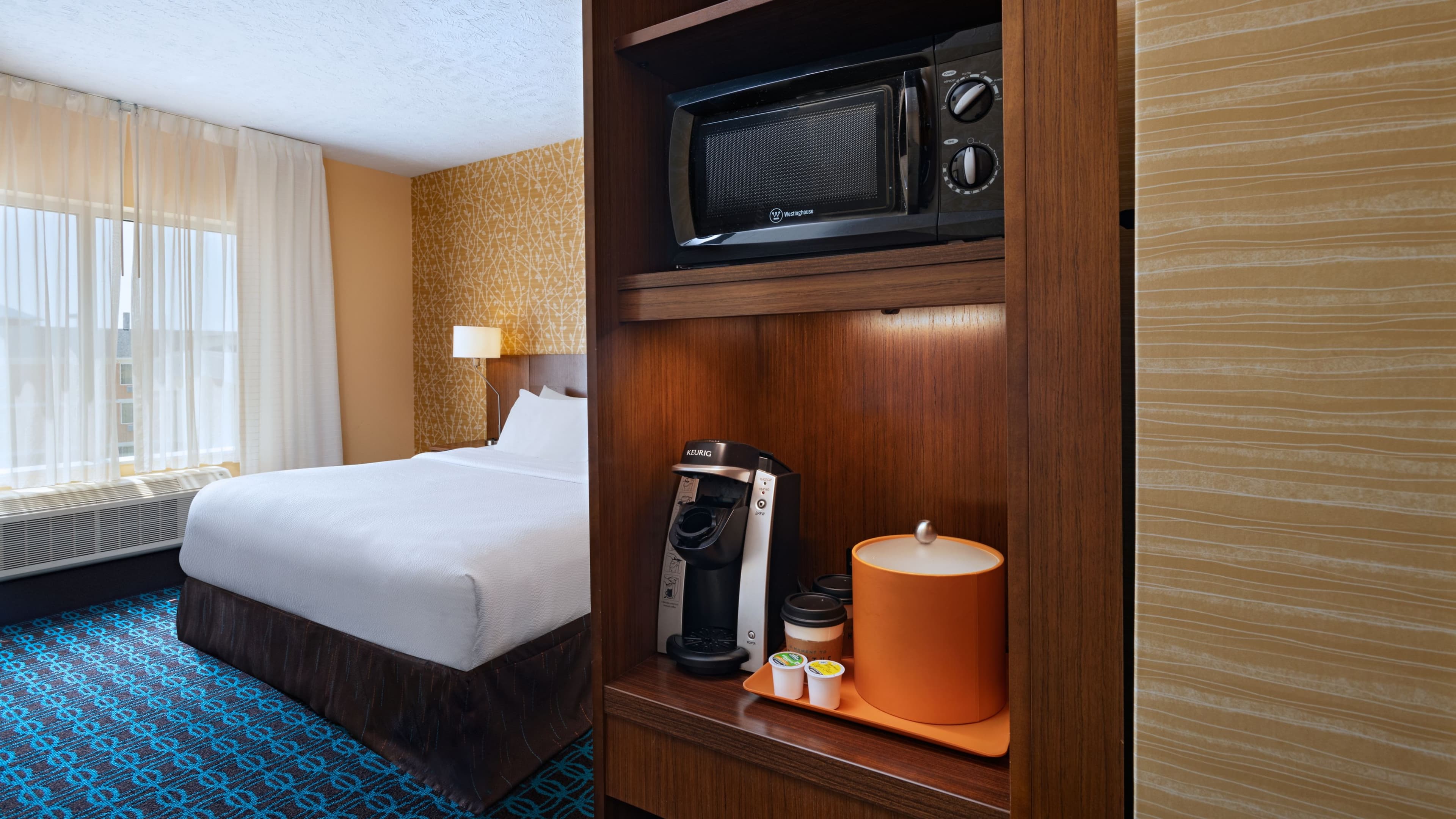 1 King Bed - Image 3