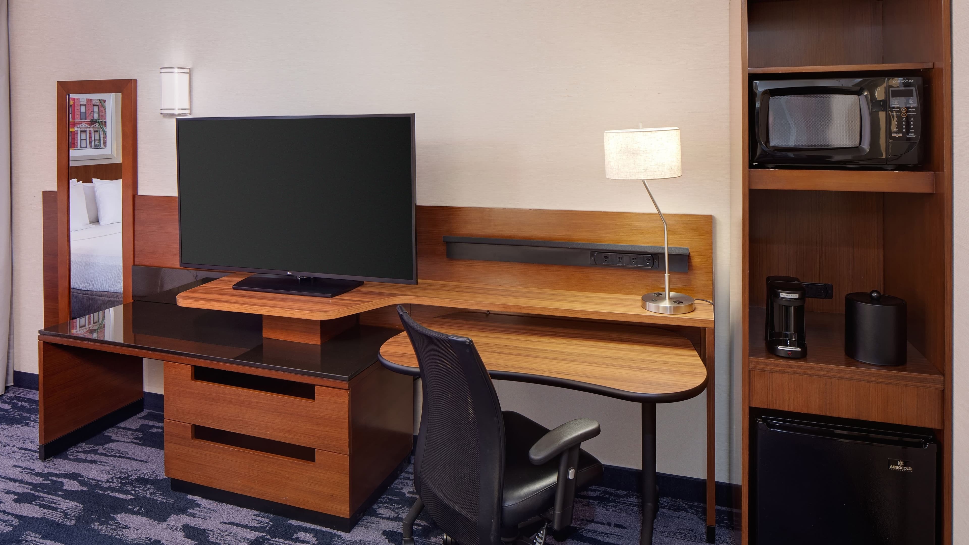 2 Queen Beds - Image 2