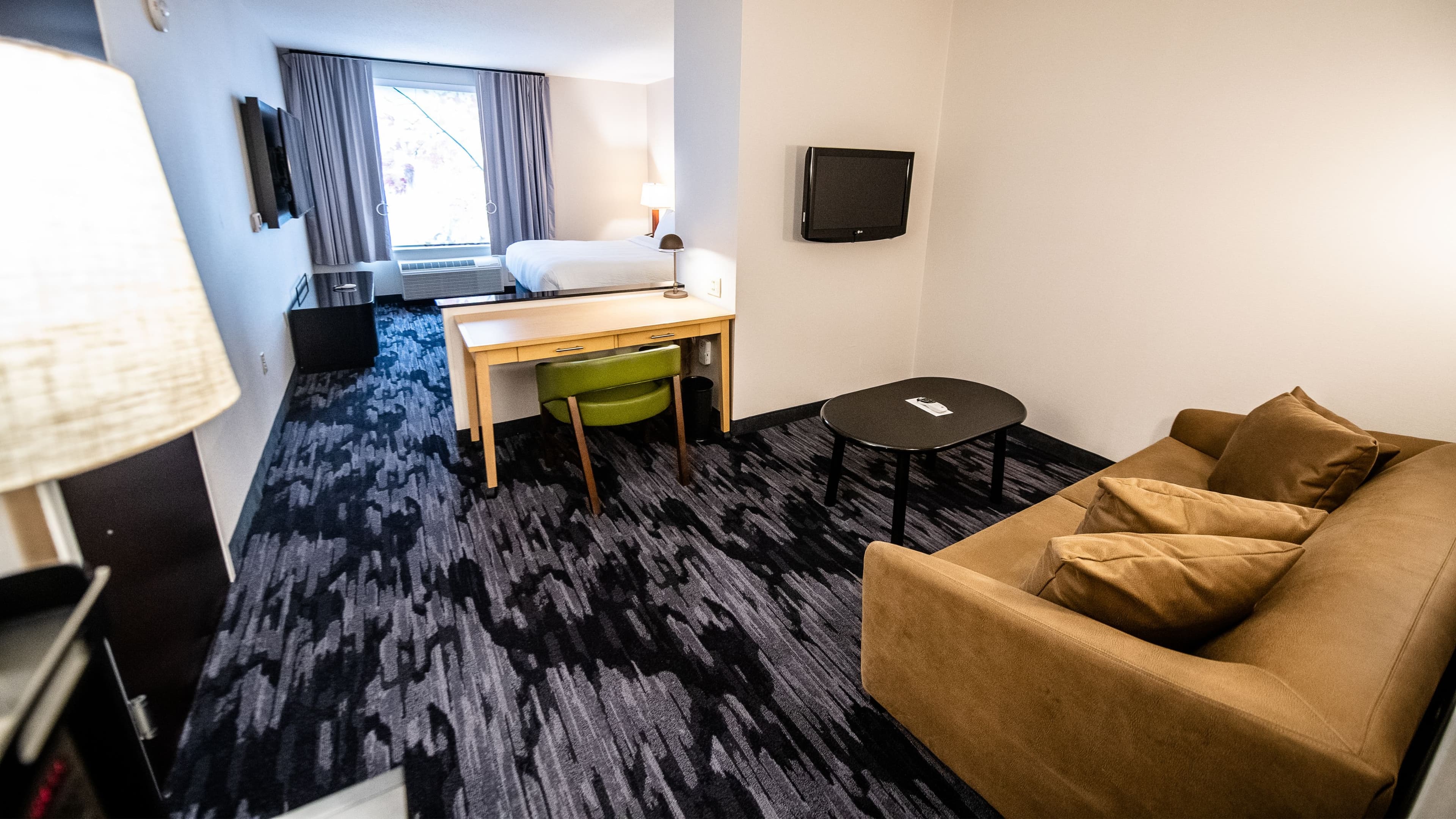 1 Bedroom Deluxe Suite - Image 1