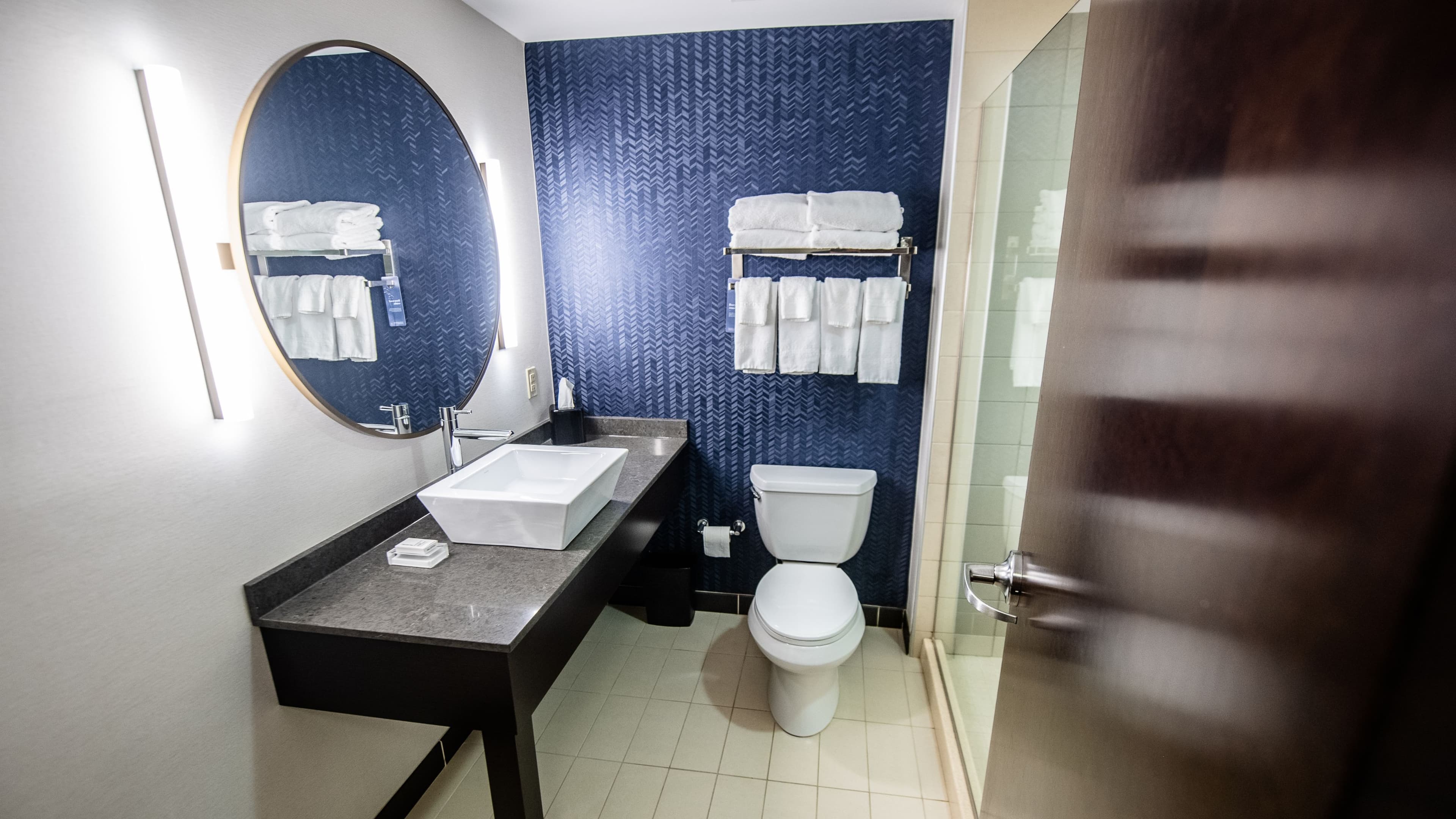 1 Bedroom Deluxe Suite - Image 3