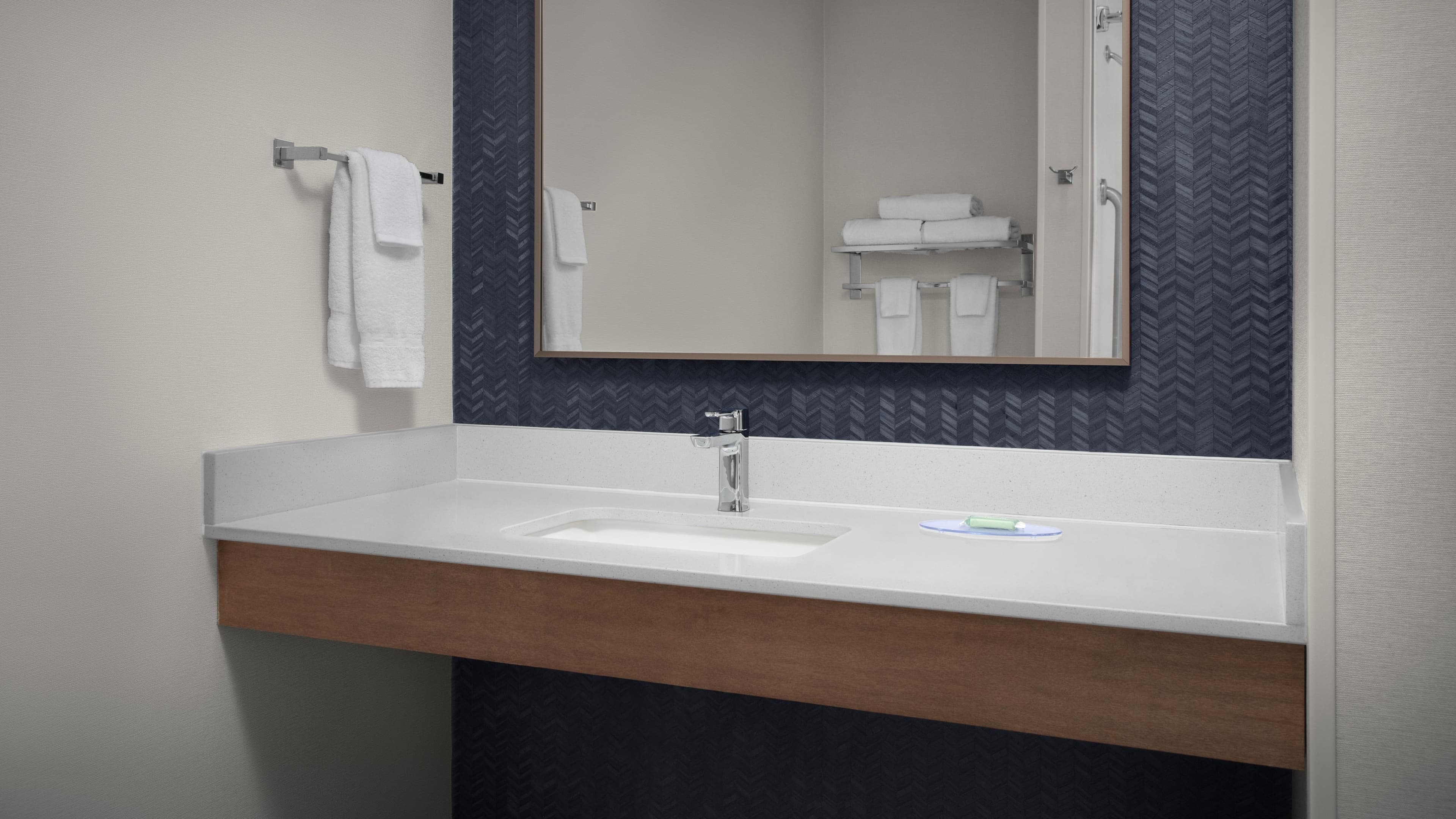 2 Double Bed Guestroom - Image 3