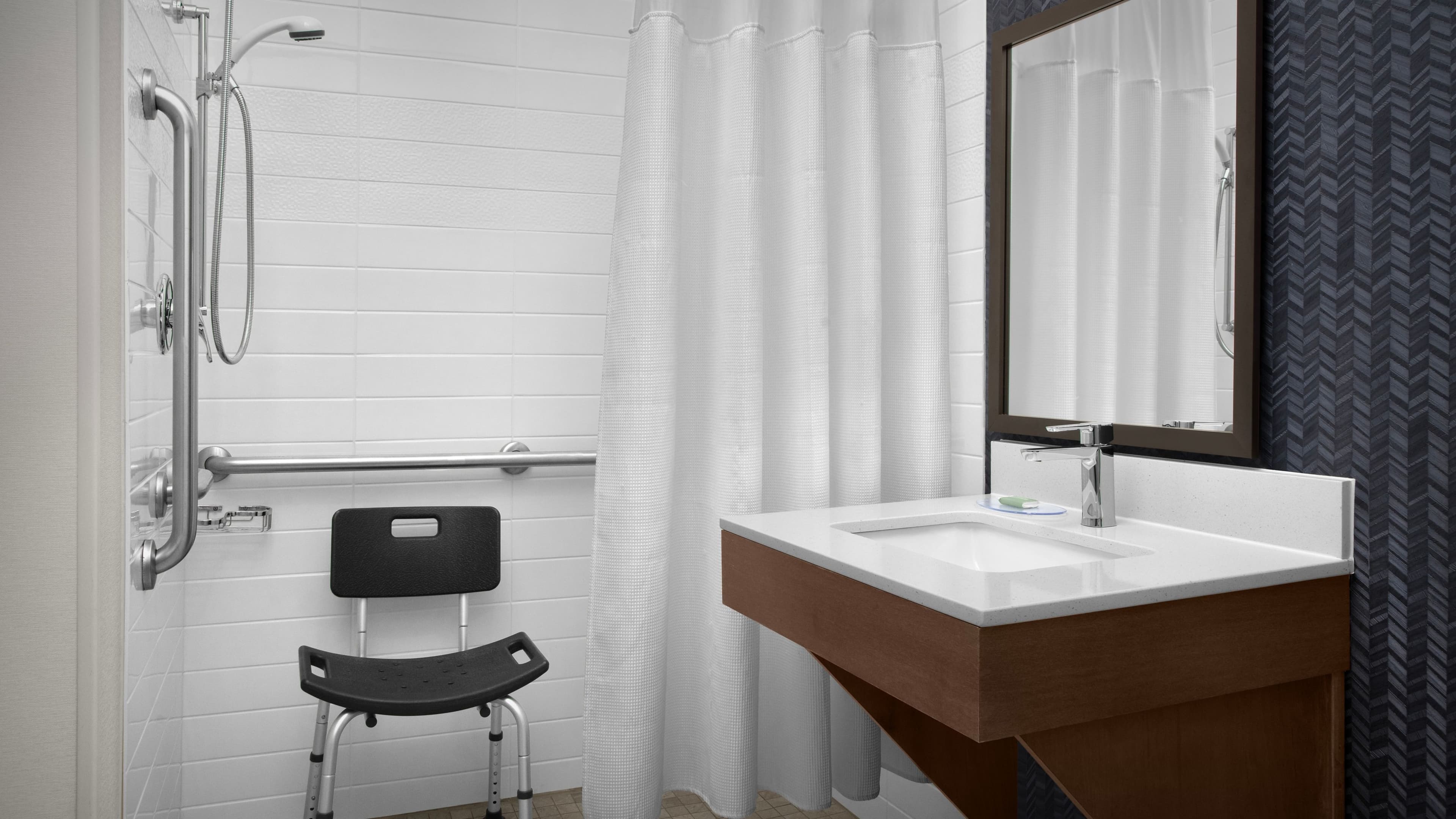 2 Double Bed Guestroom - Image 4