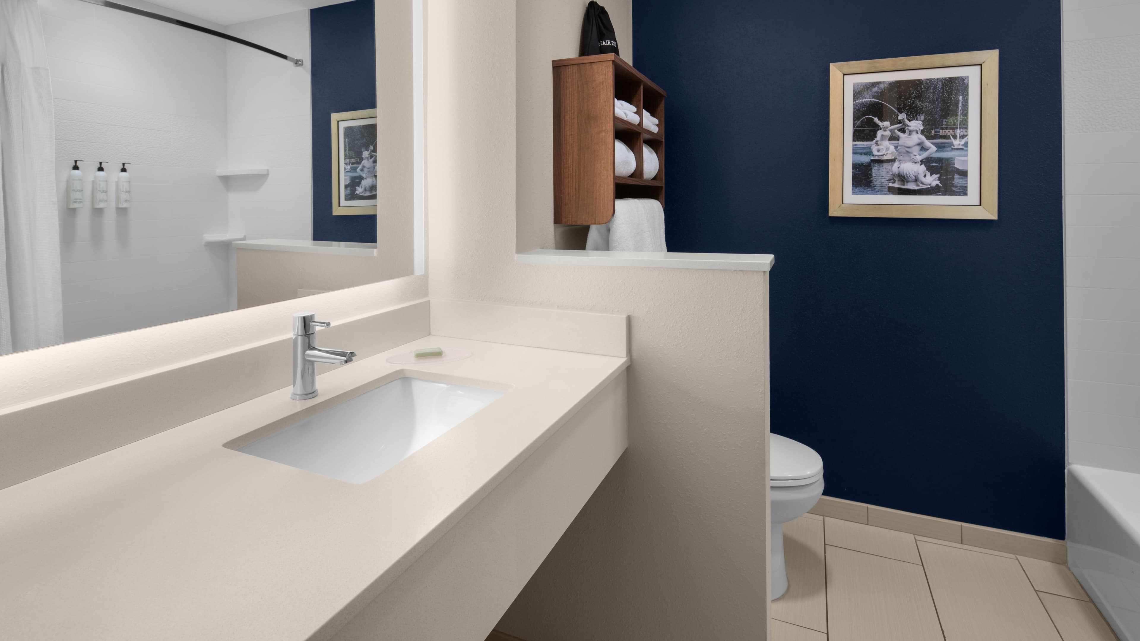 King Guest Room - Image 4