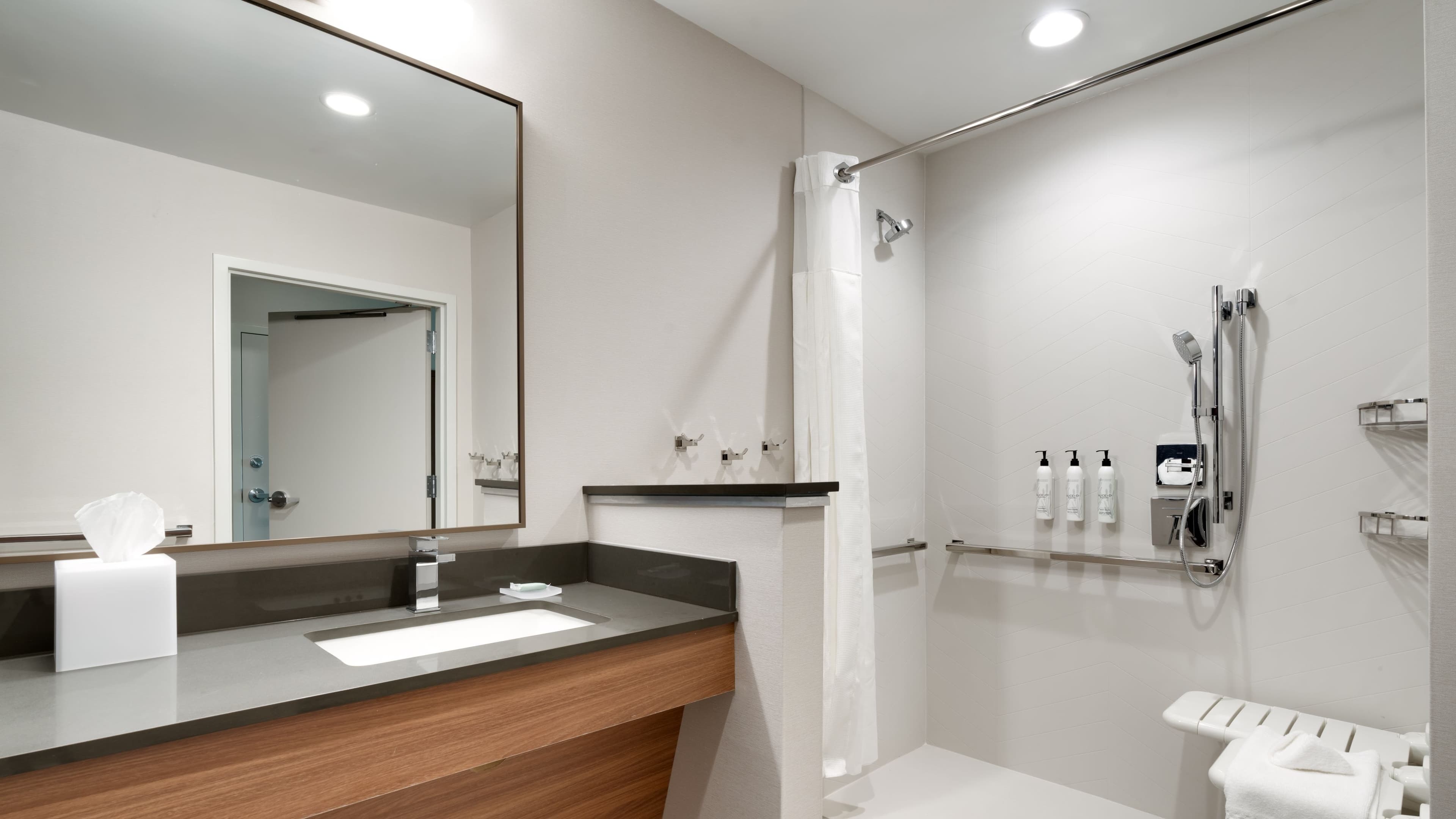 King Bed Guest Room - Image 4