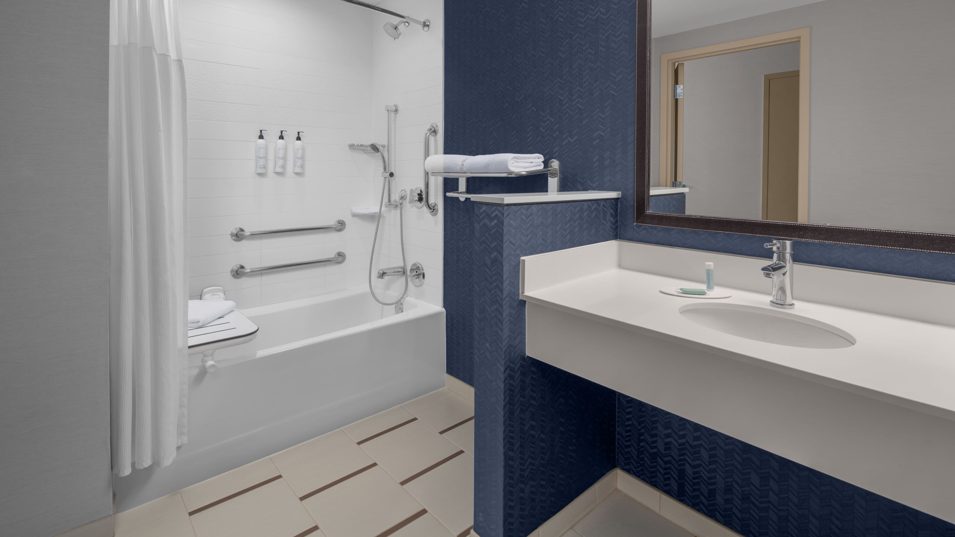 King Guest Room - Image 6