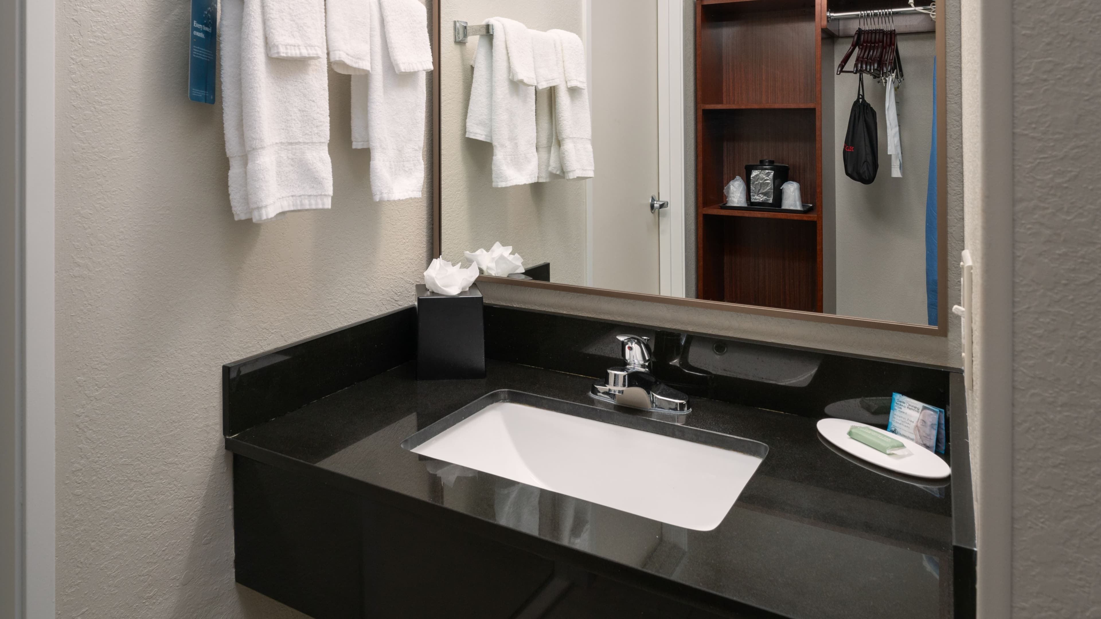 Two Queen Beds - Image 7