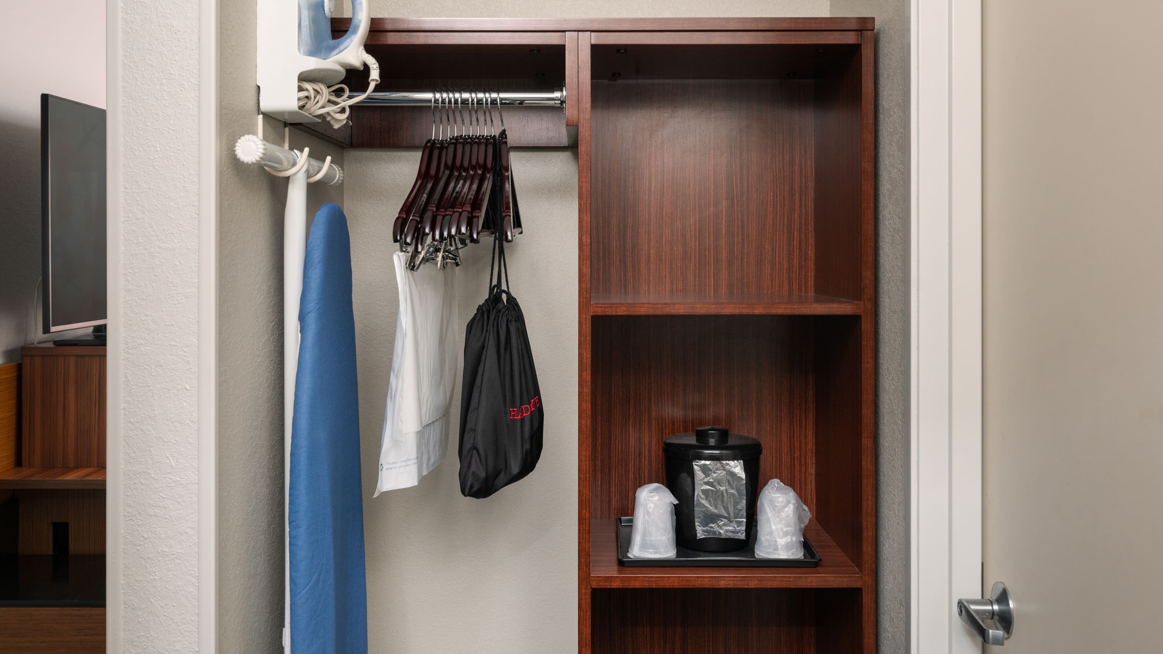 Two Queen Beds - Image 4