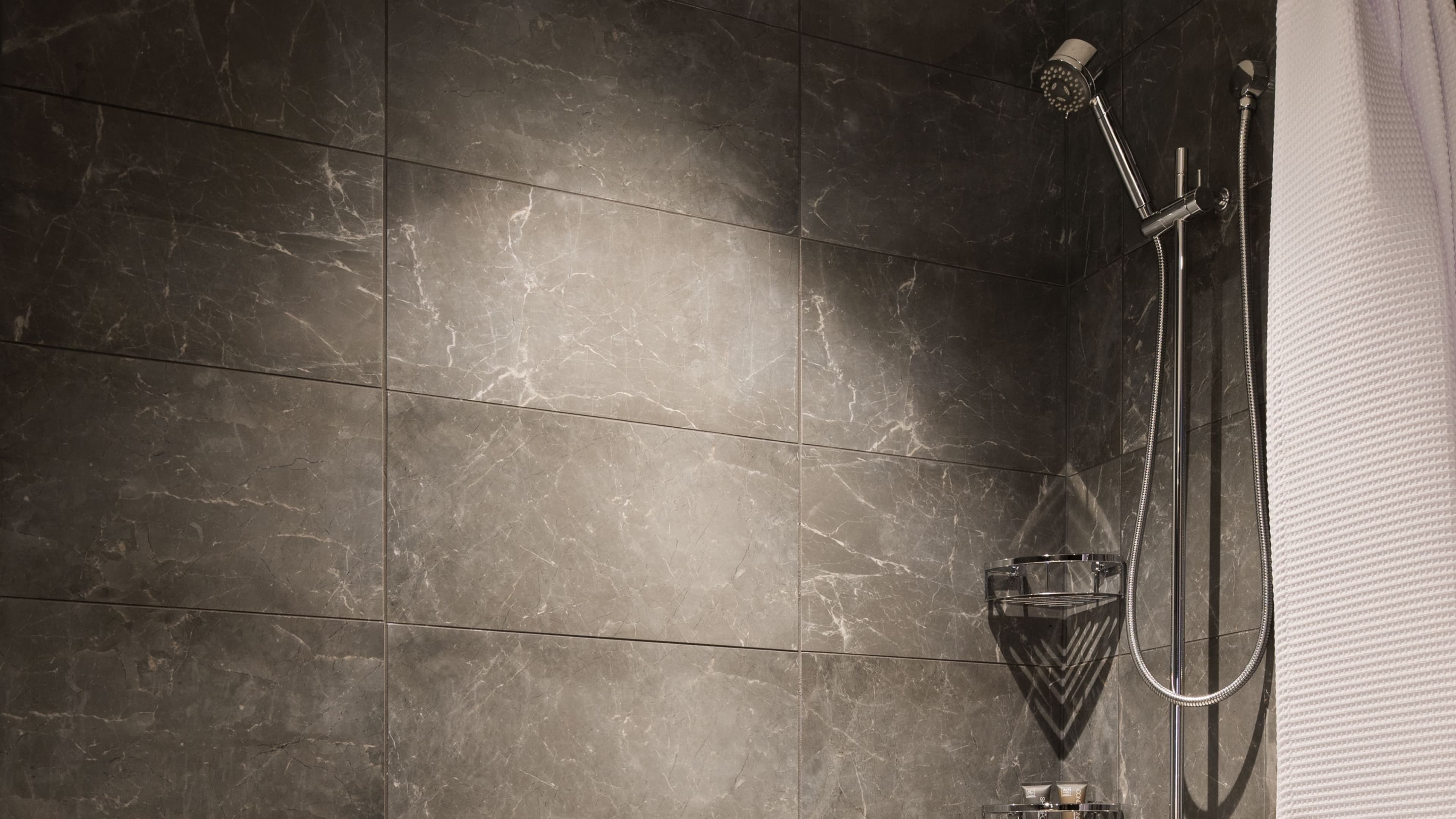 King Guest Room - Image 5