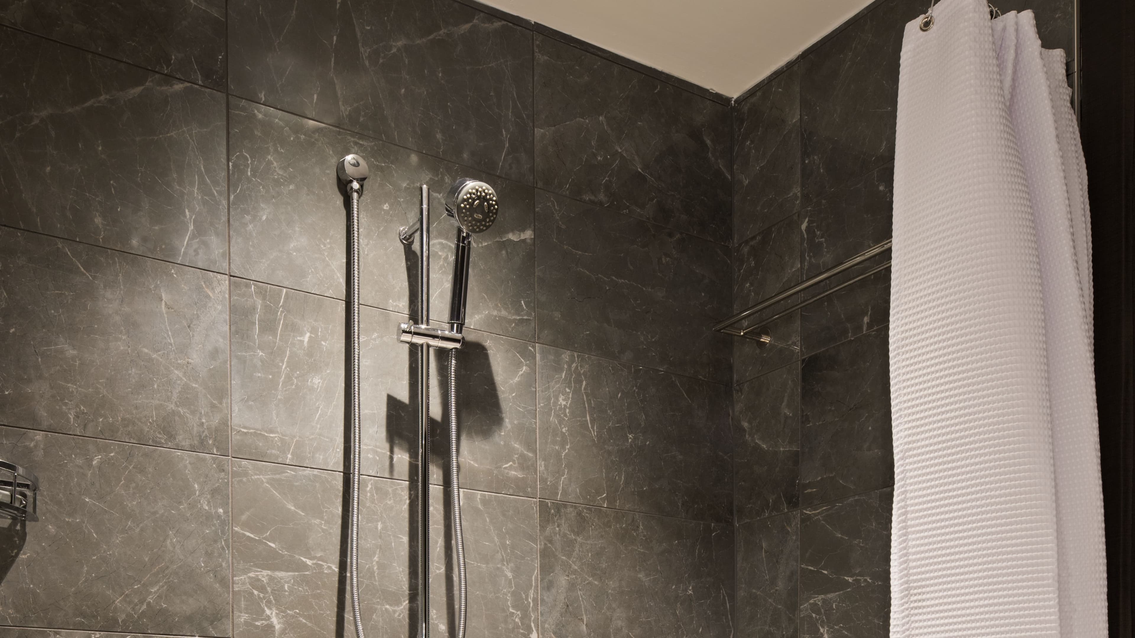 King Guest Room - Image 4