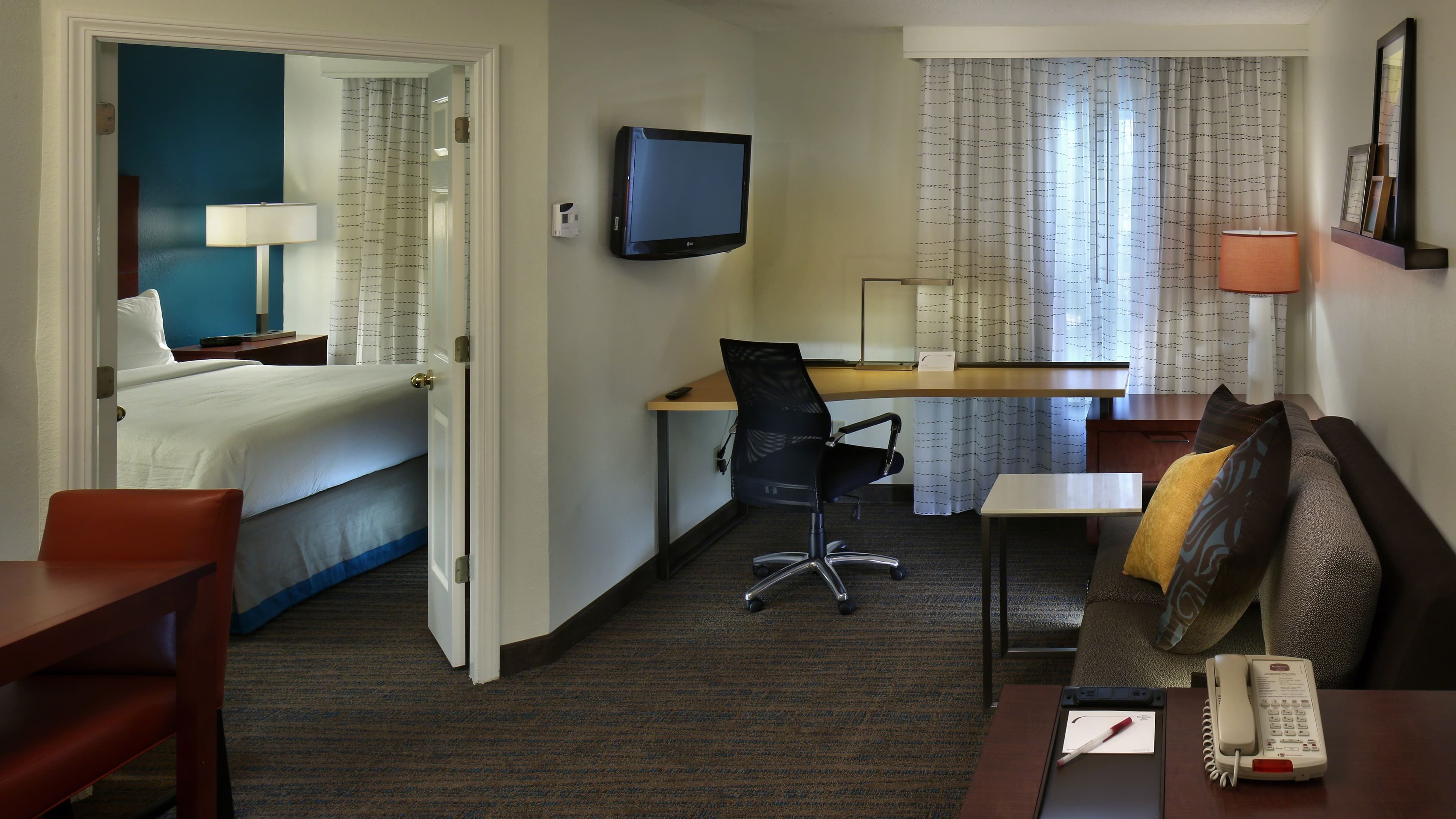 1 Bedroom 2 Room Suite - Image 6