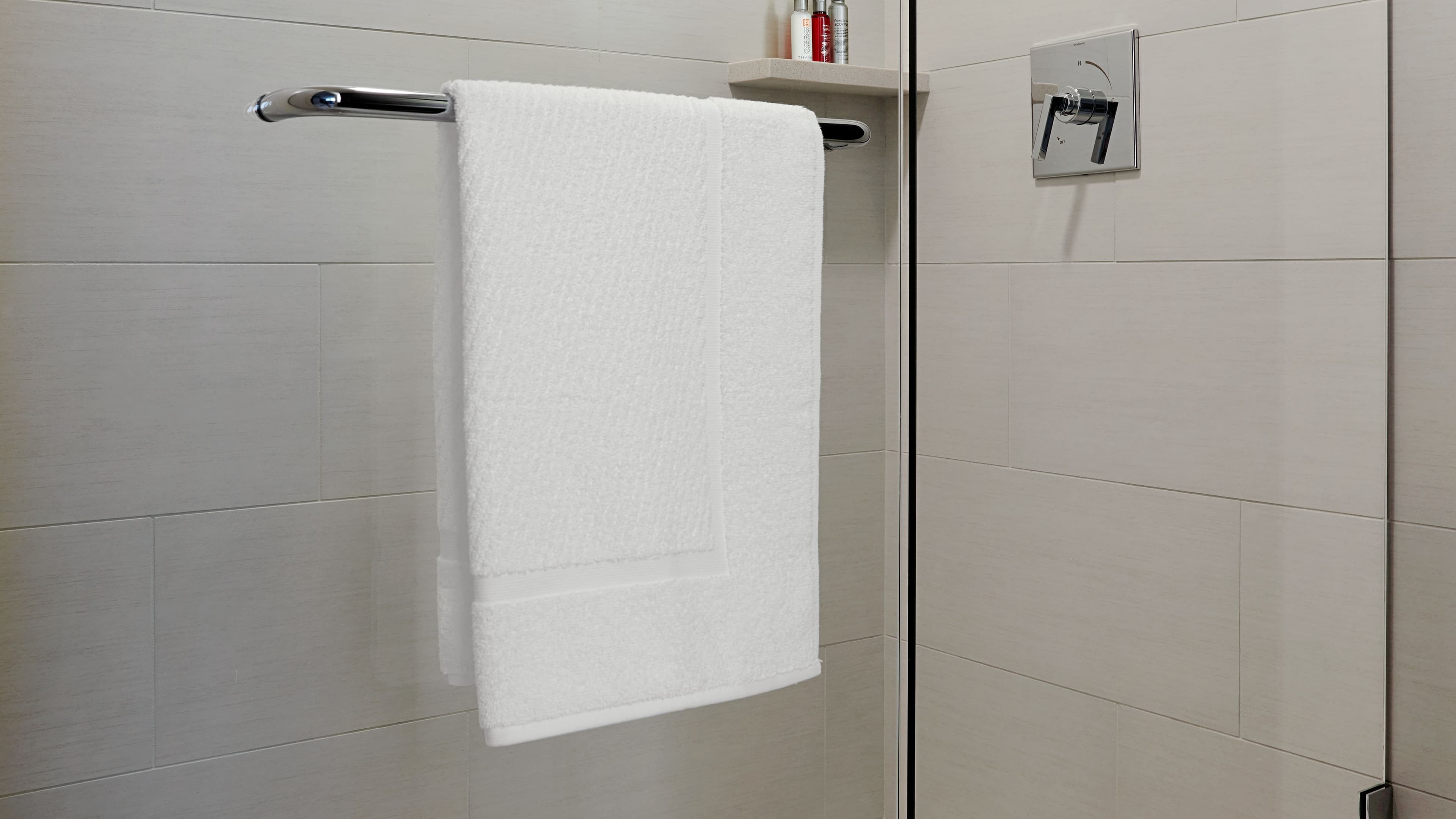 1 King Bed - Image 4