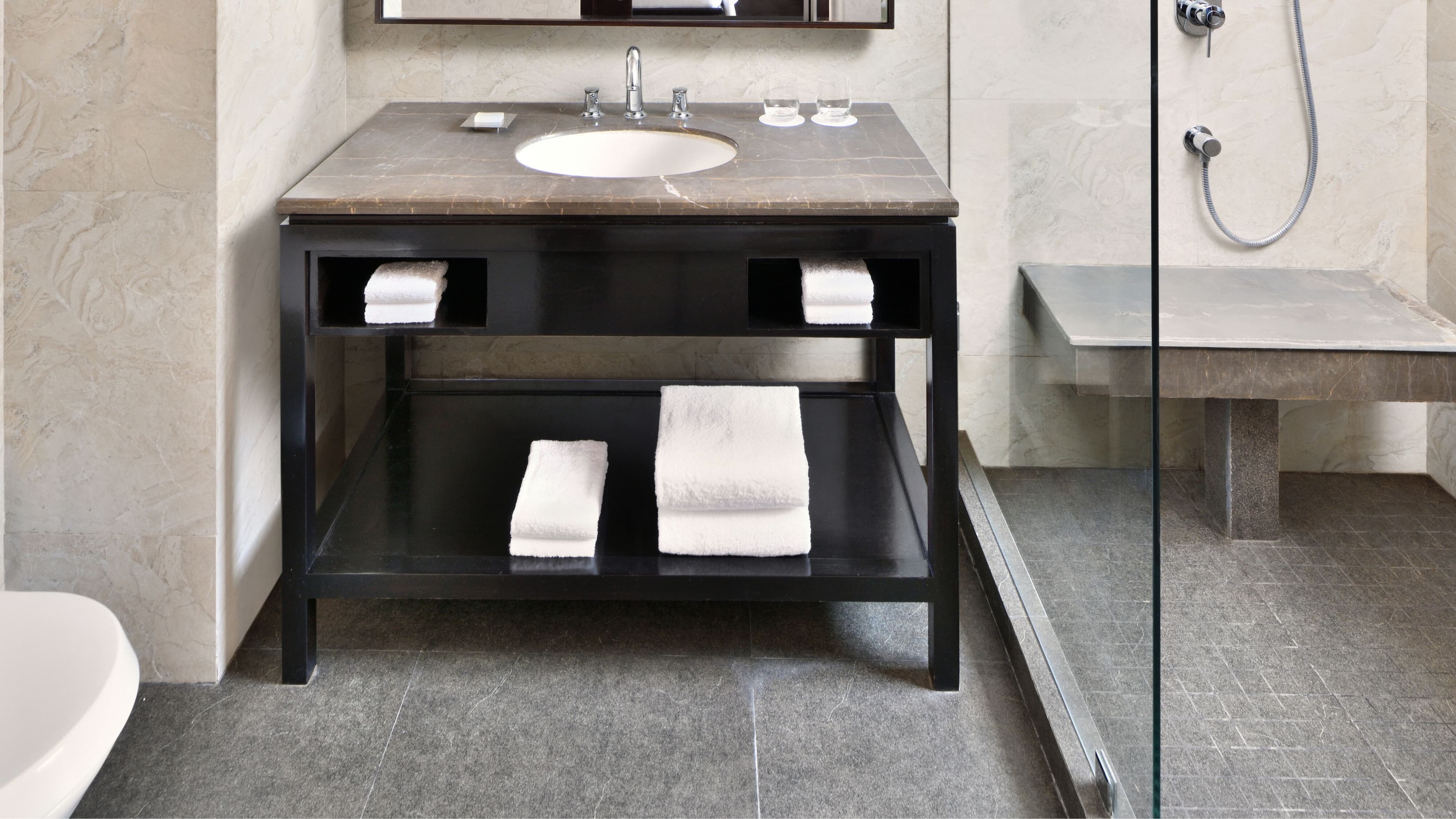 Deluxe Room - Image 2