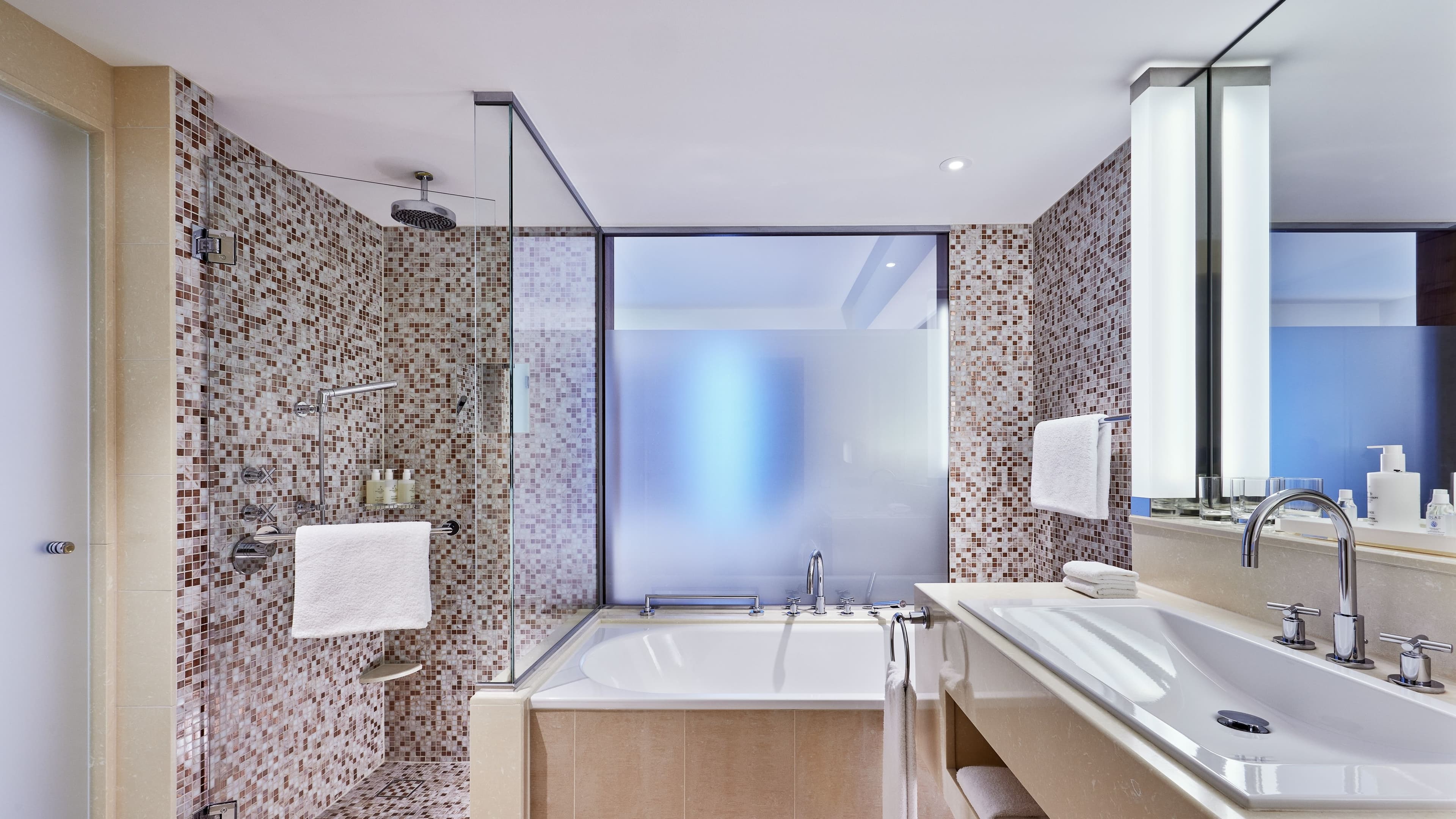 Deluxe Guest room - Image 5