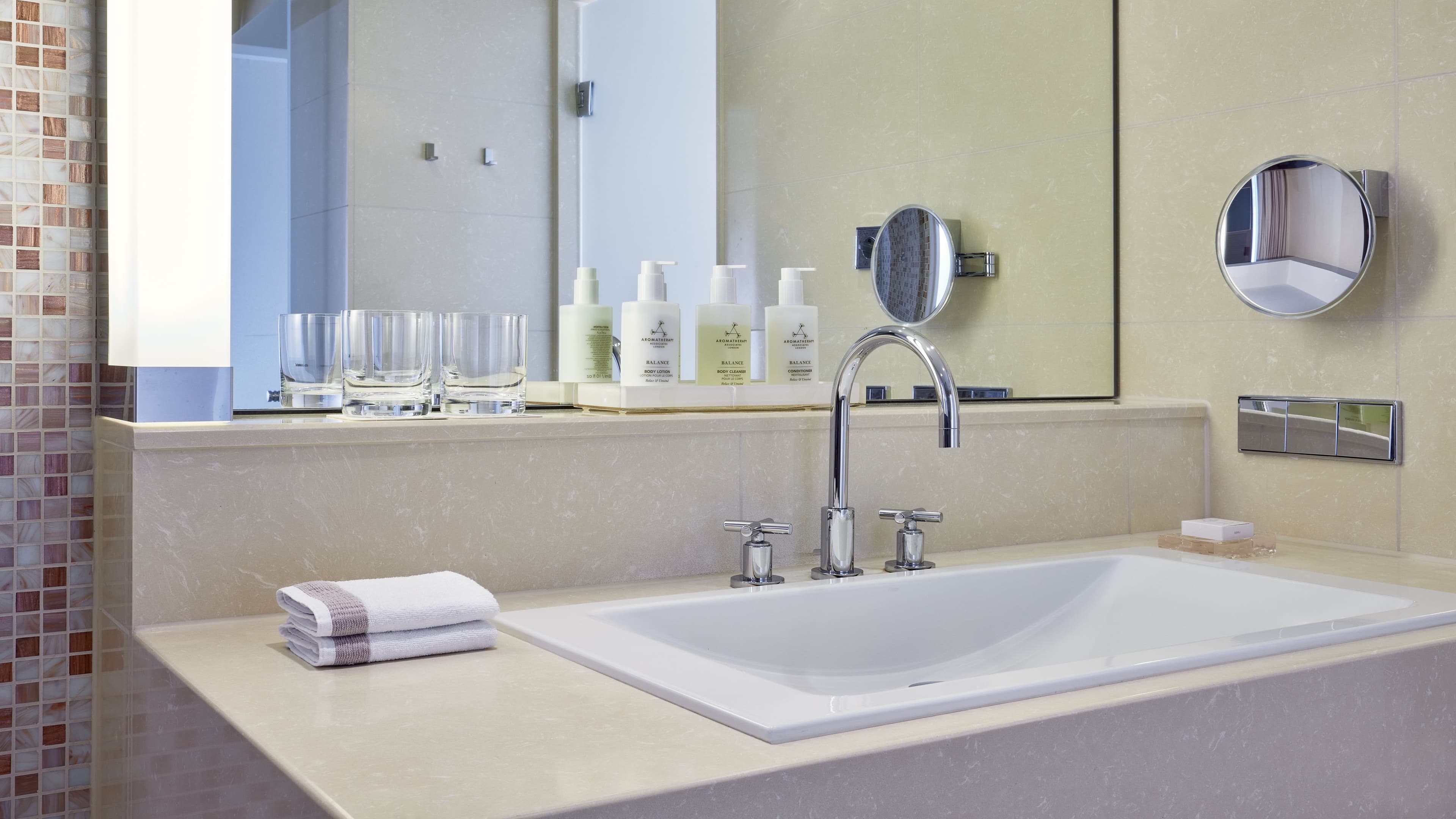 Deluxe Guest room - Image 4