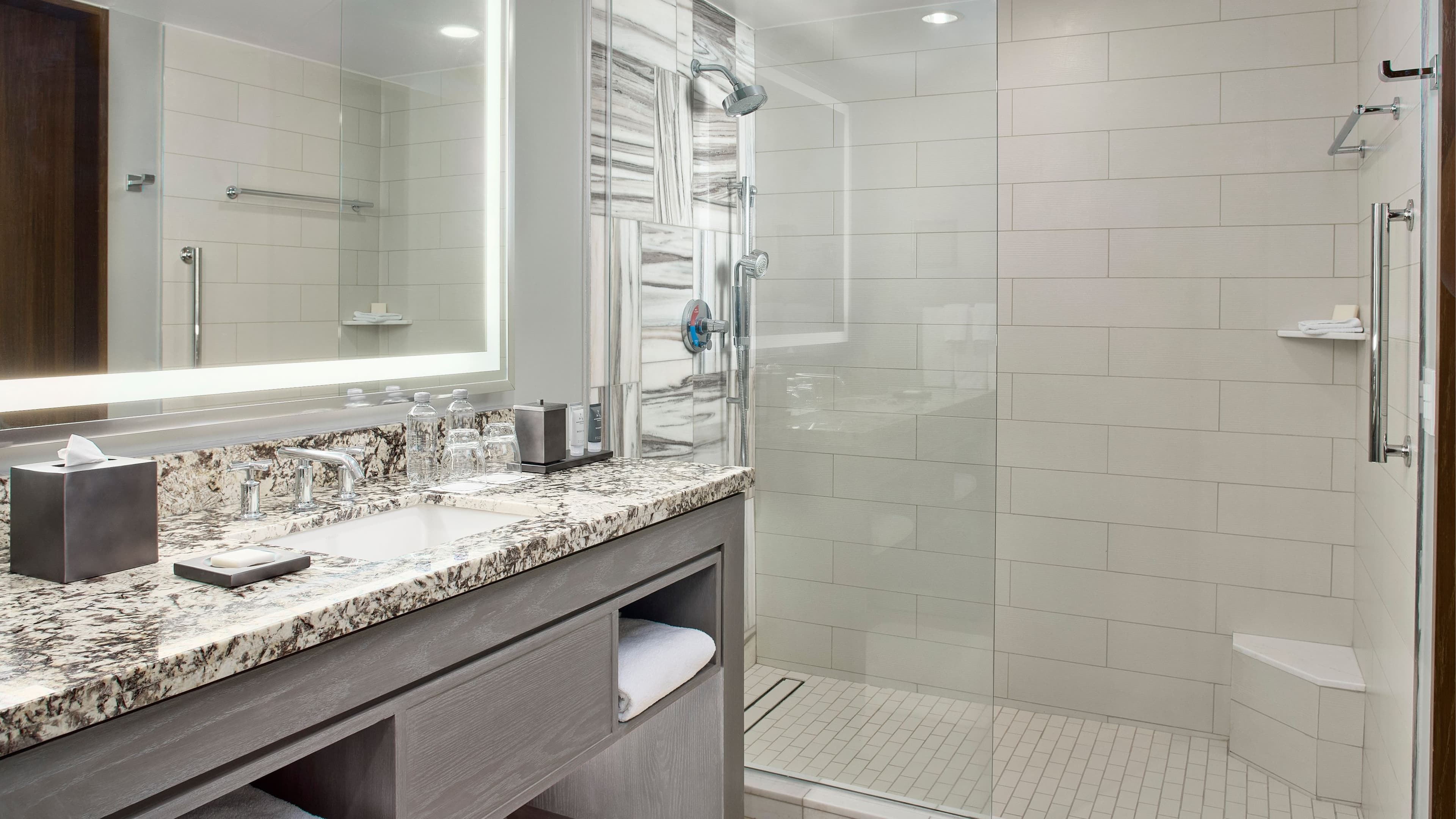 Deluxe Guest room - Image 5