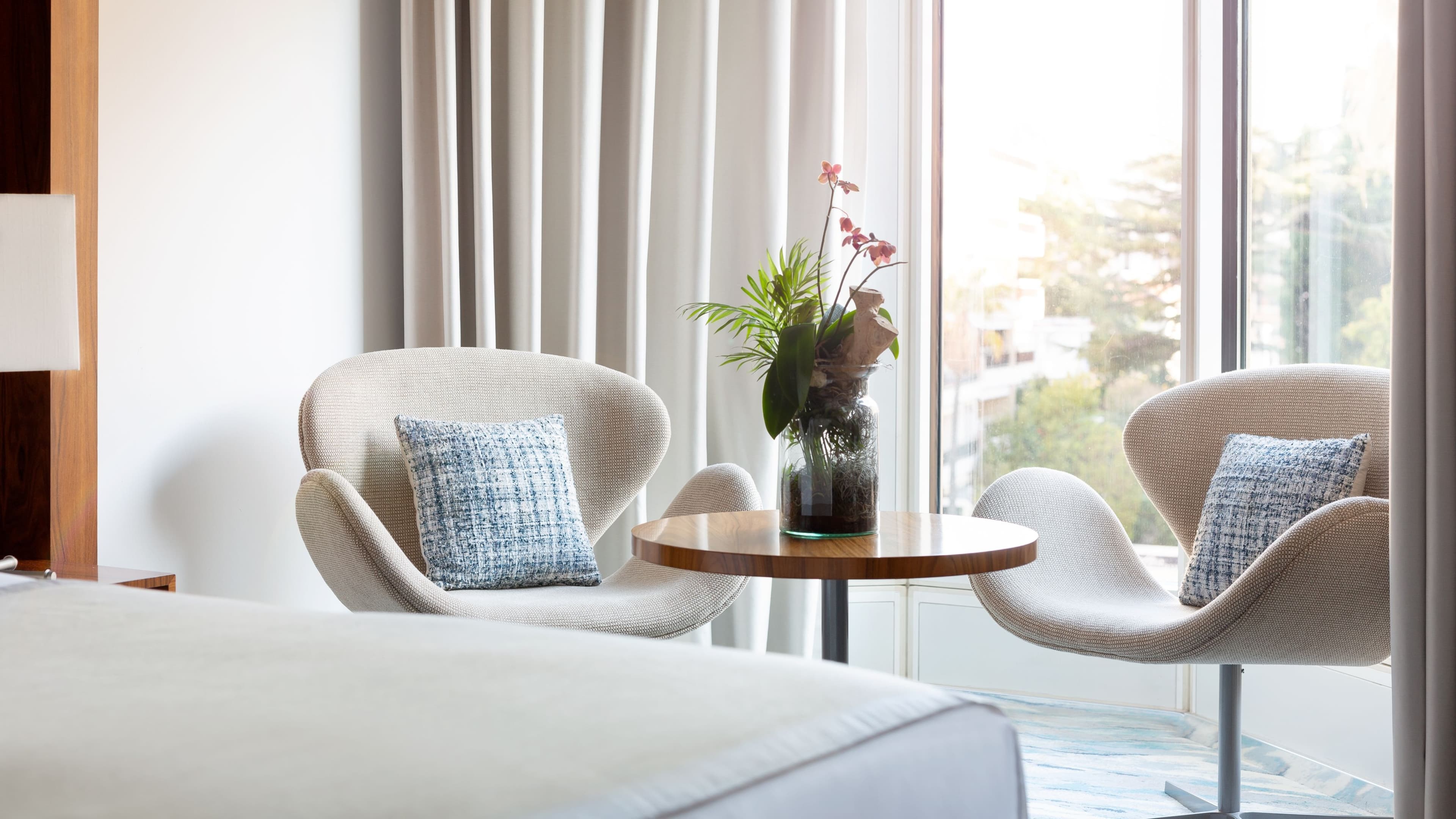 Deluxe Guest room - Image 5