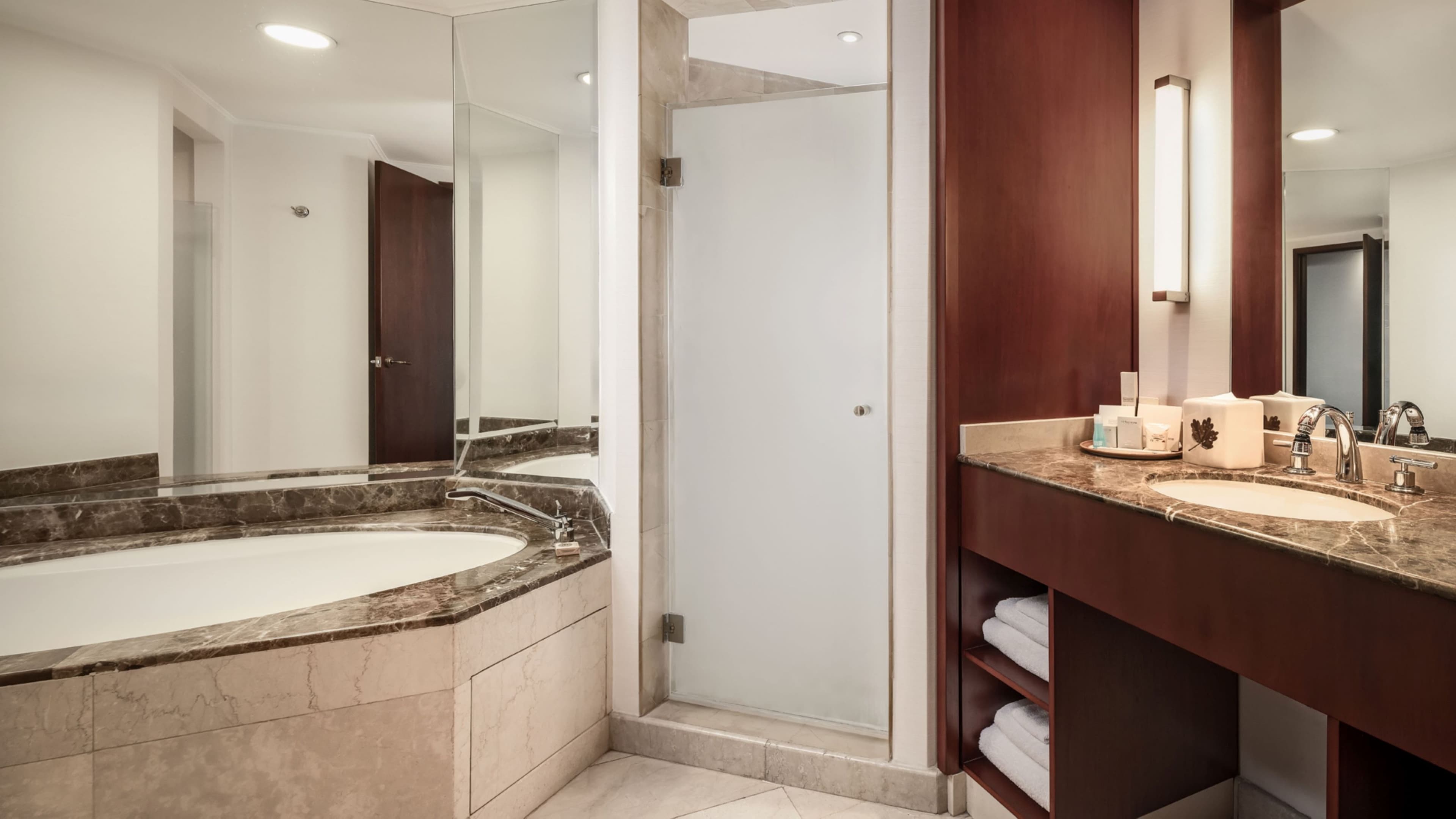 Deluxe 2 Double beds room - Image 2