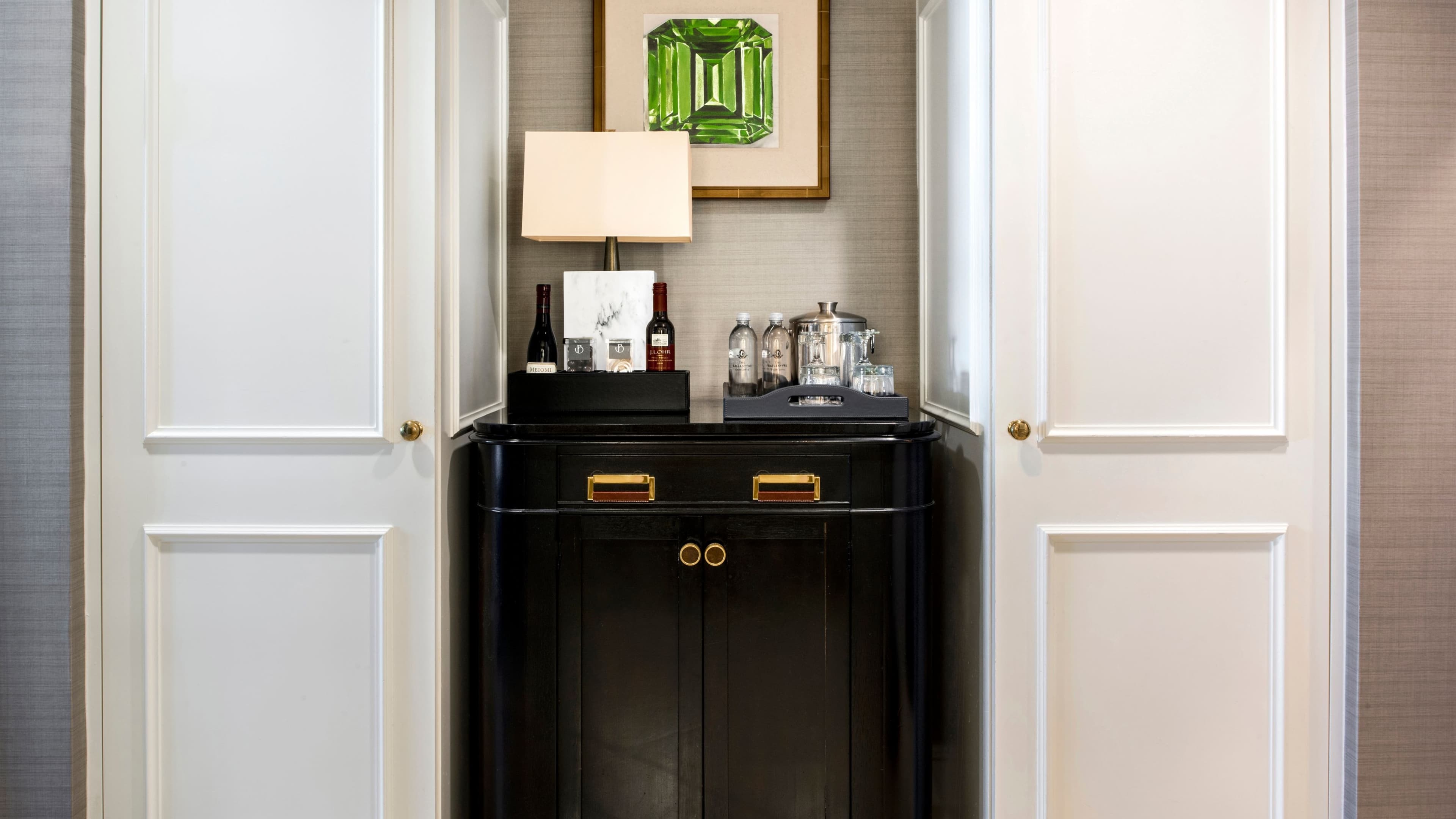 Deluxe Guest room - Image 4