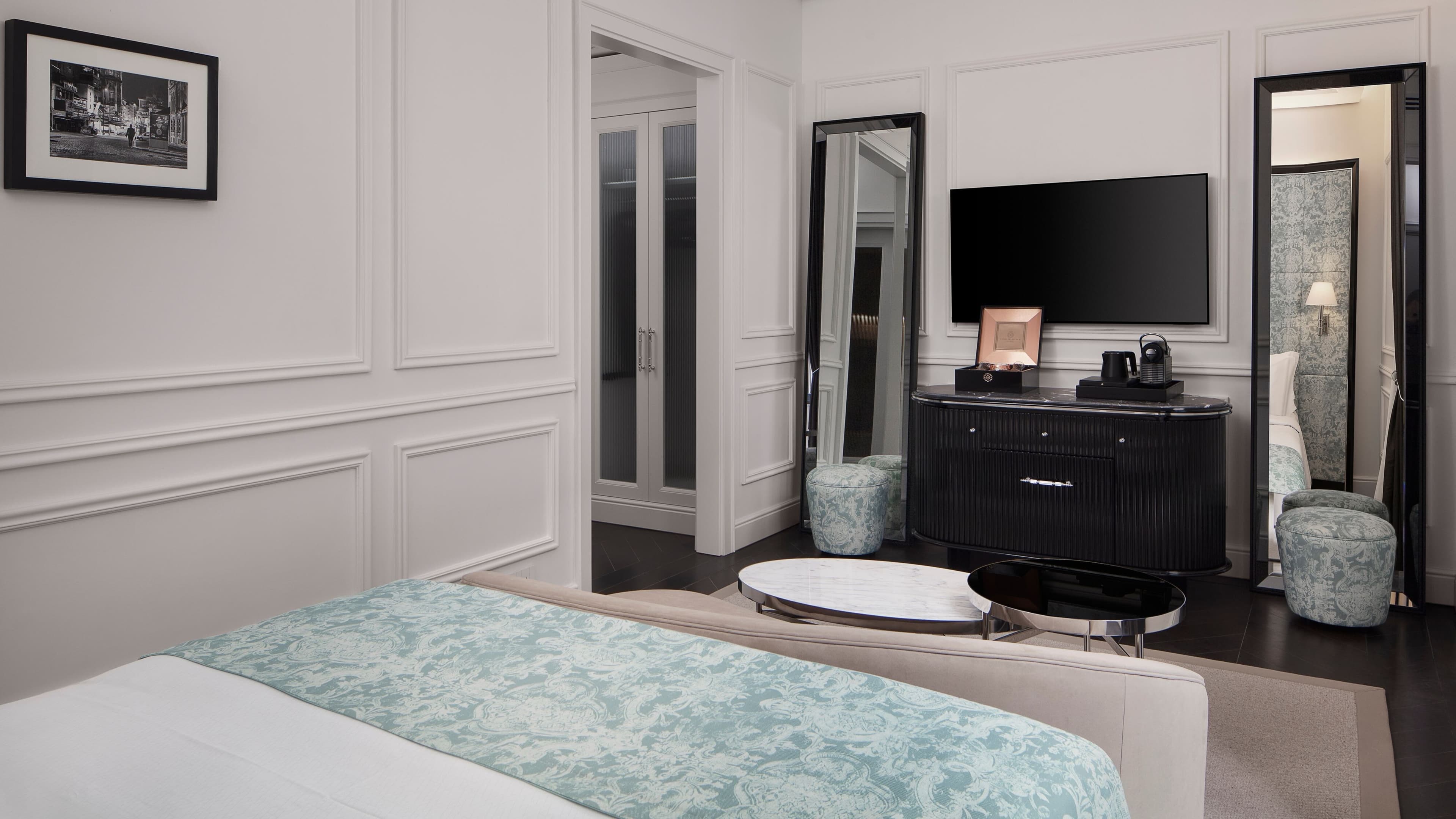 Deluxe Queen - Image 2