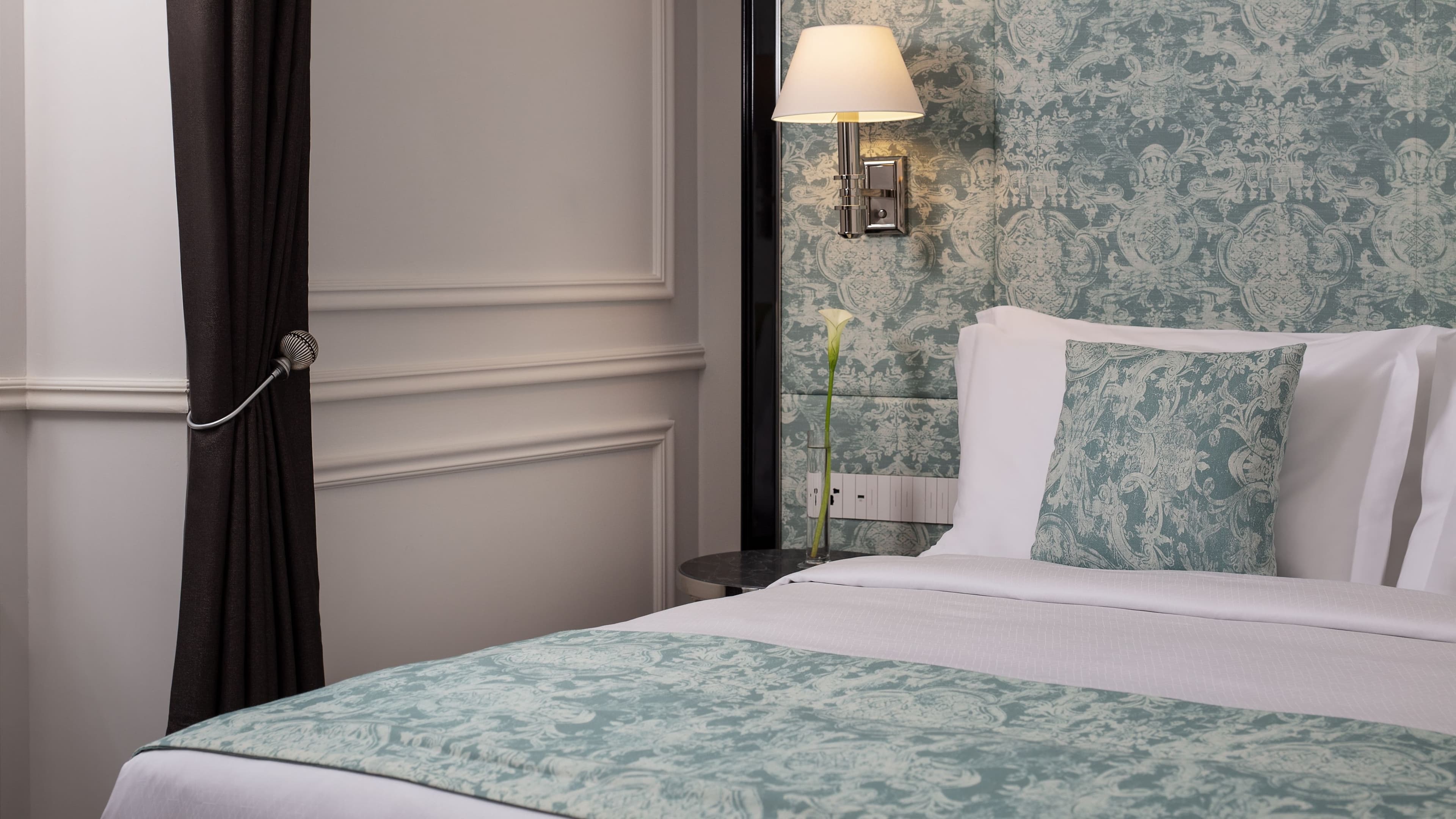 Deluxe Queen - Image 10