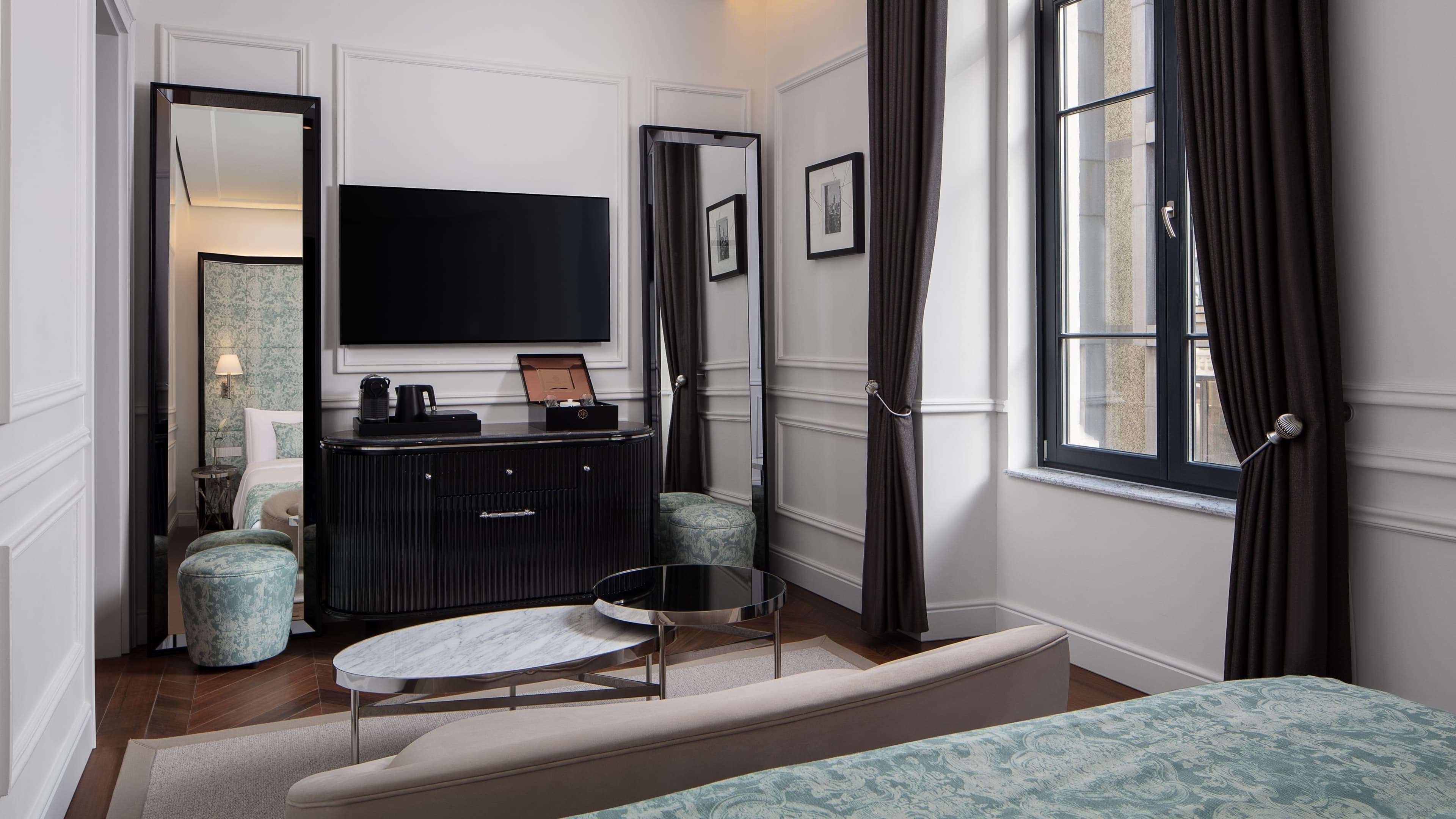 Deluxe Queen - Image 4