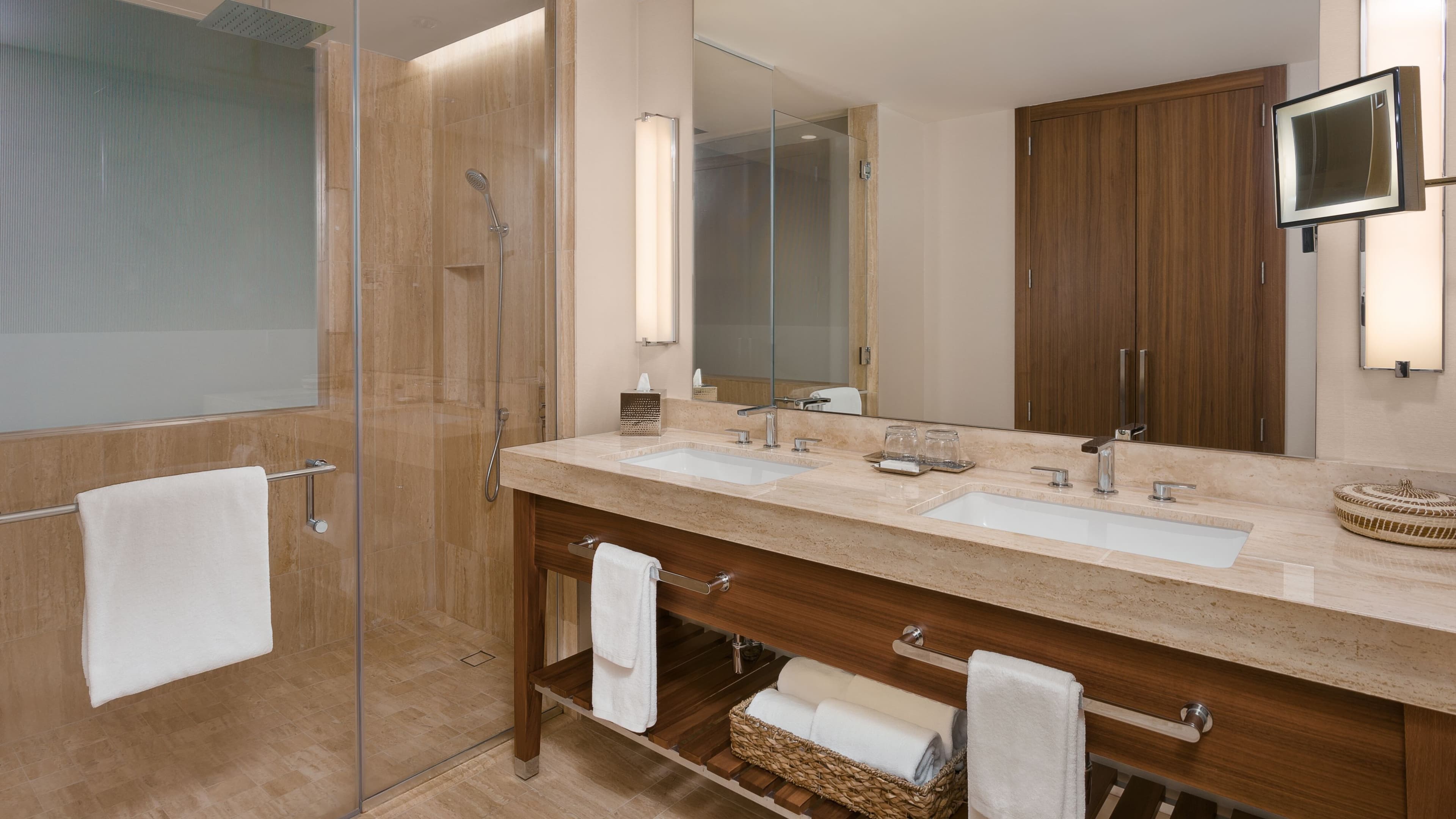 Deluxe City View - Image 5