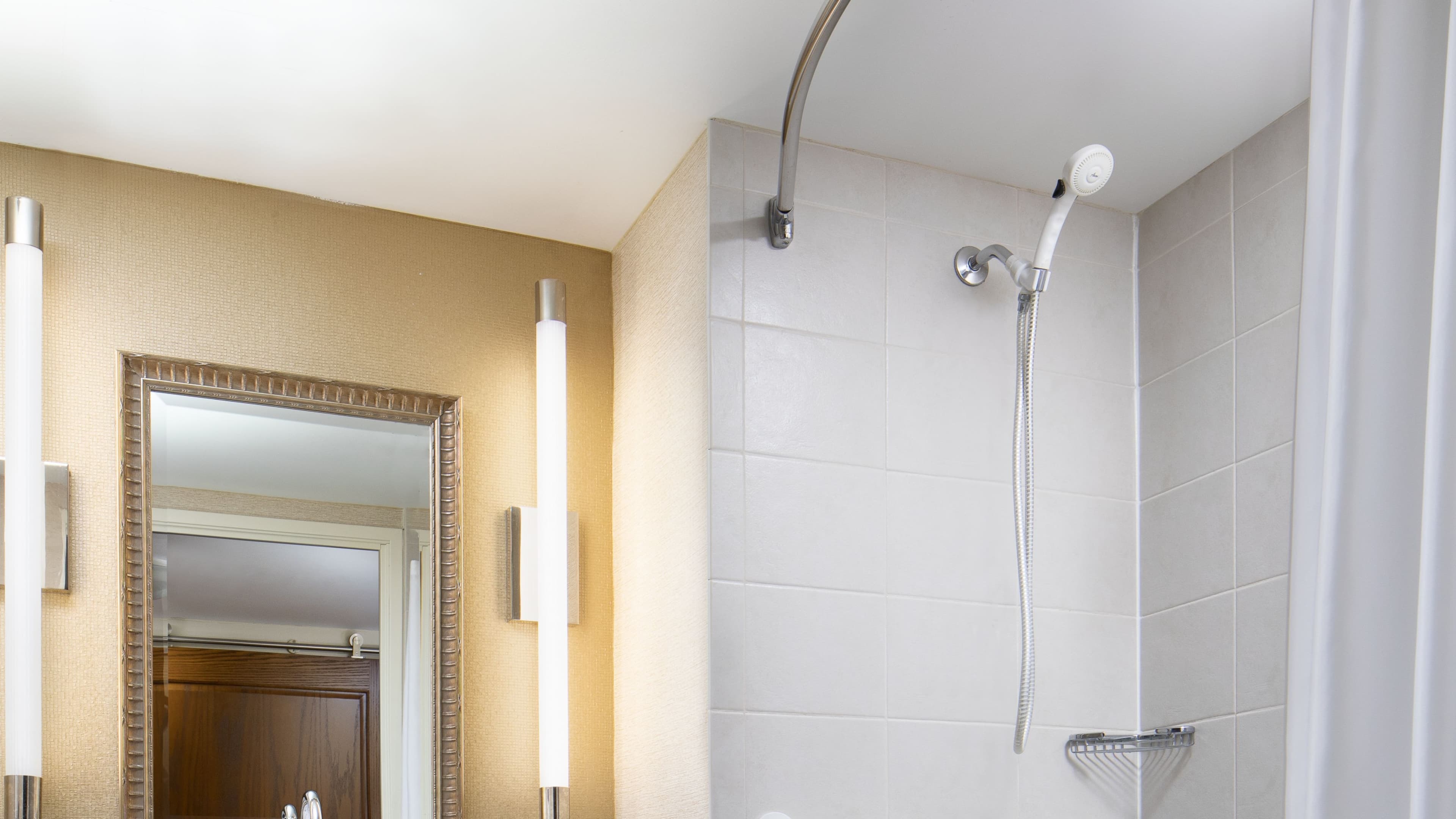 Guest Room 2 Doubles - Image 5