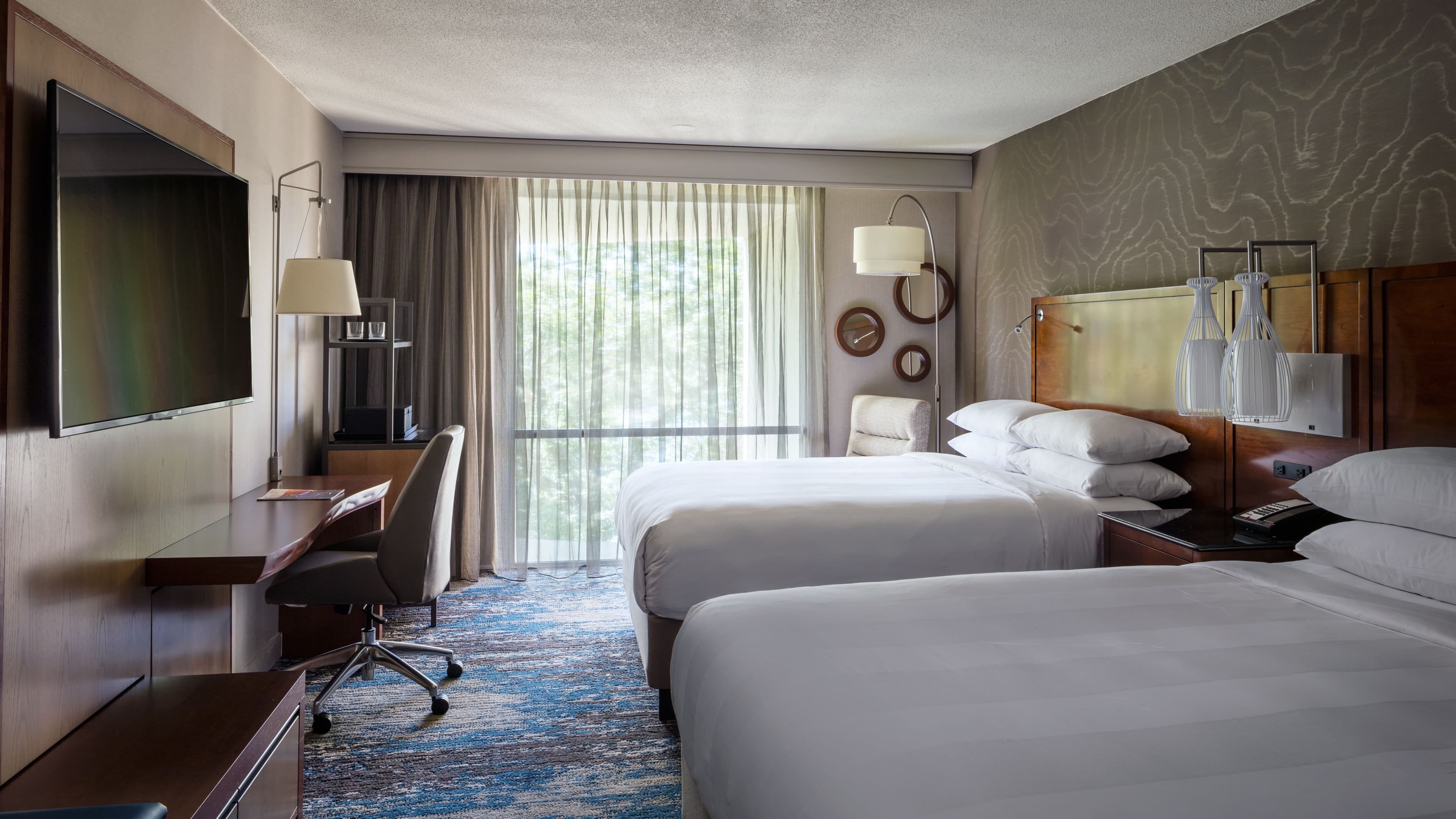 2 Queen Beds - Image 1