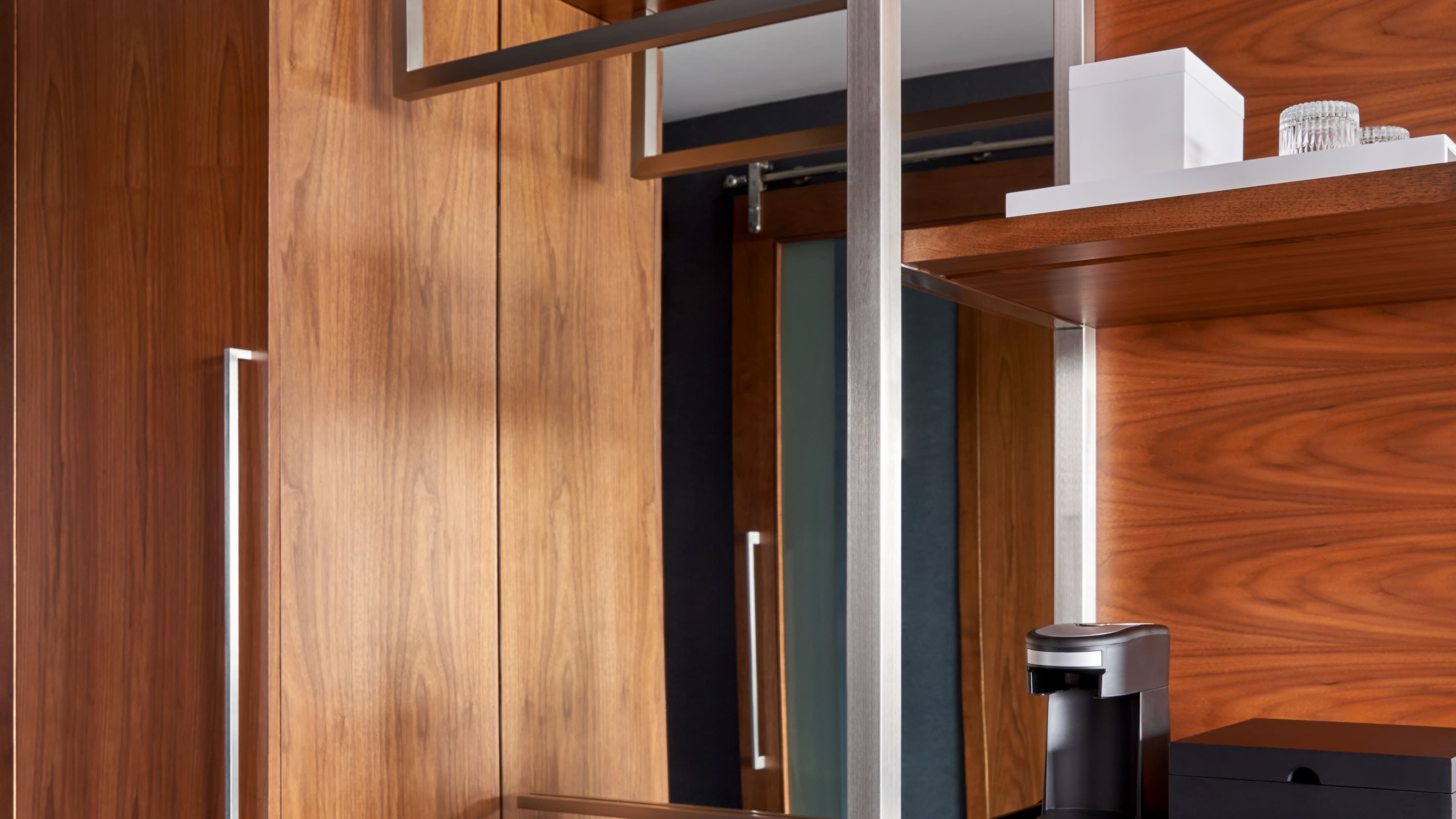 Deluxe Guest room - Image 6