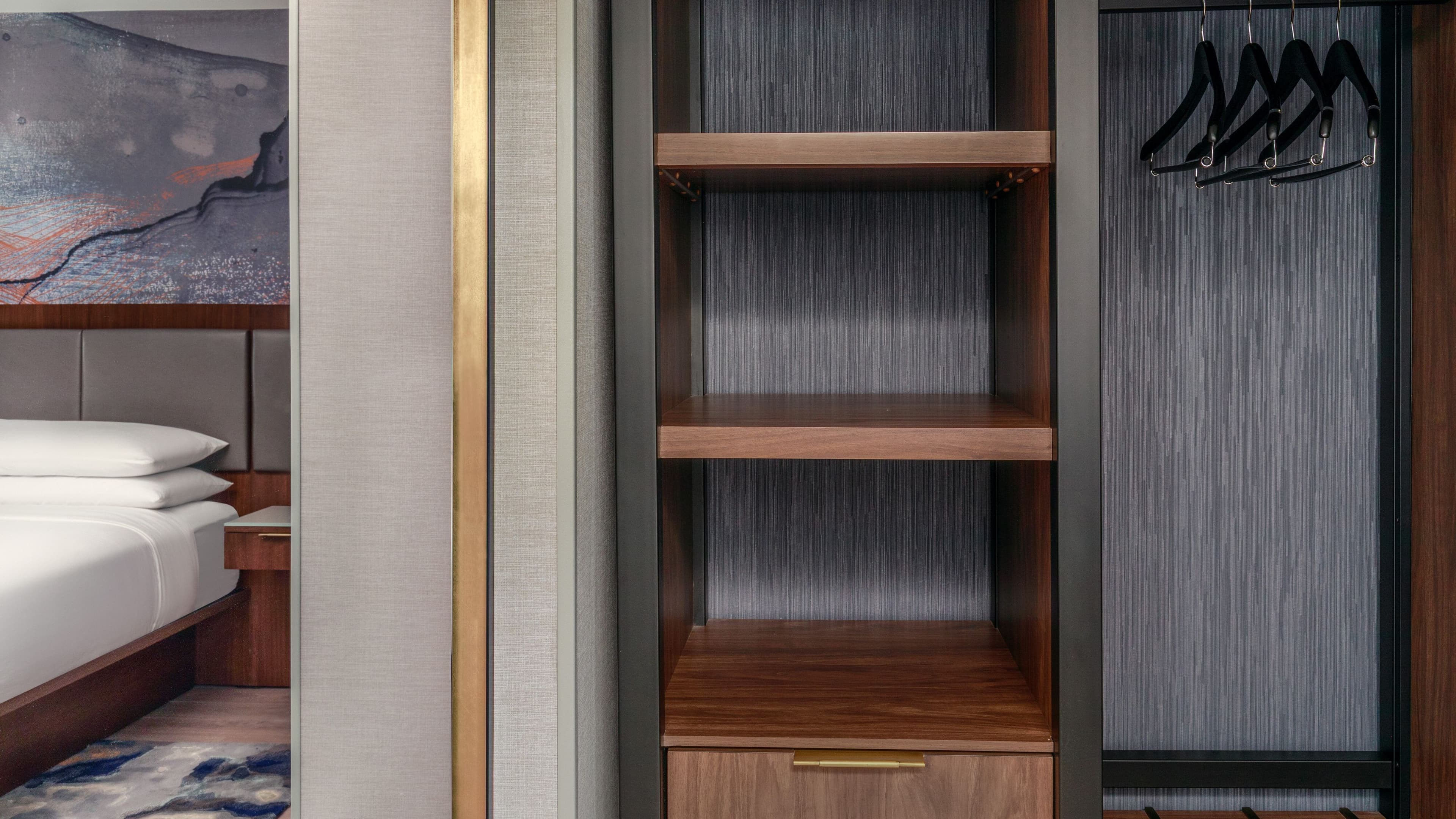 Std 2 Queen Guest Room - Image 4