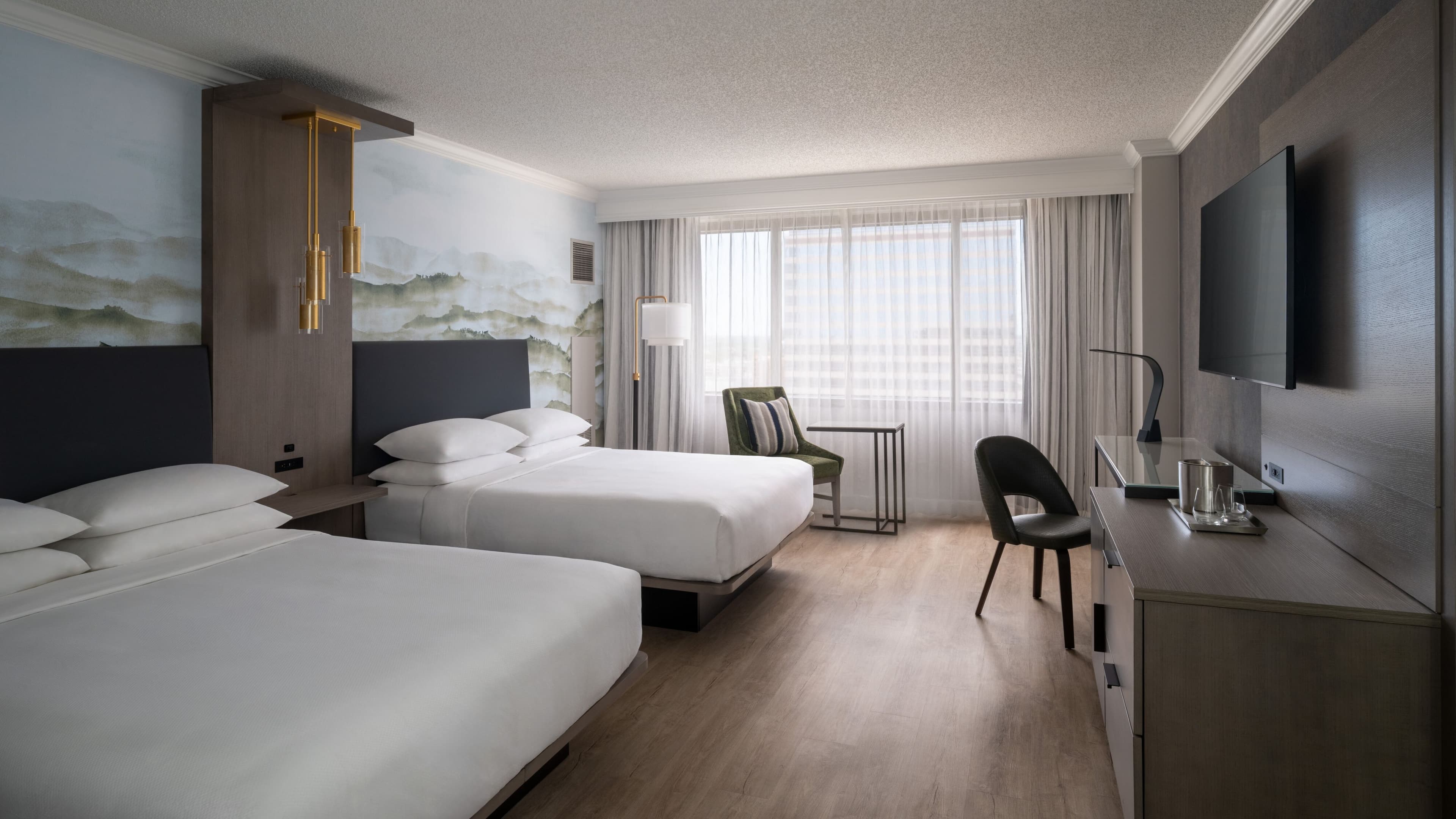 Newly Renovated 2 Queens - Image 1