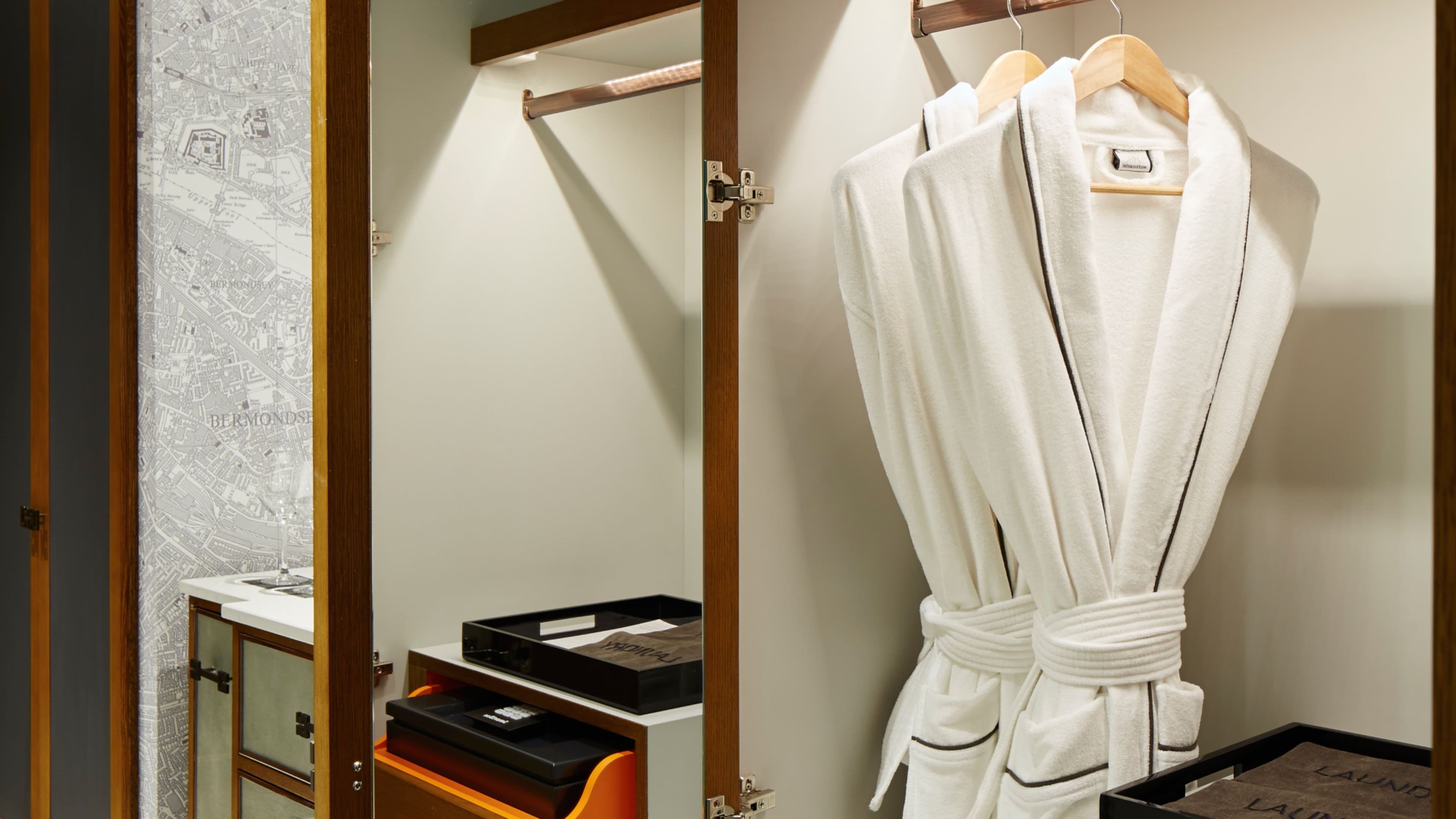 Deluxe Room - Image 3