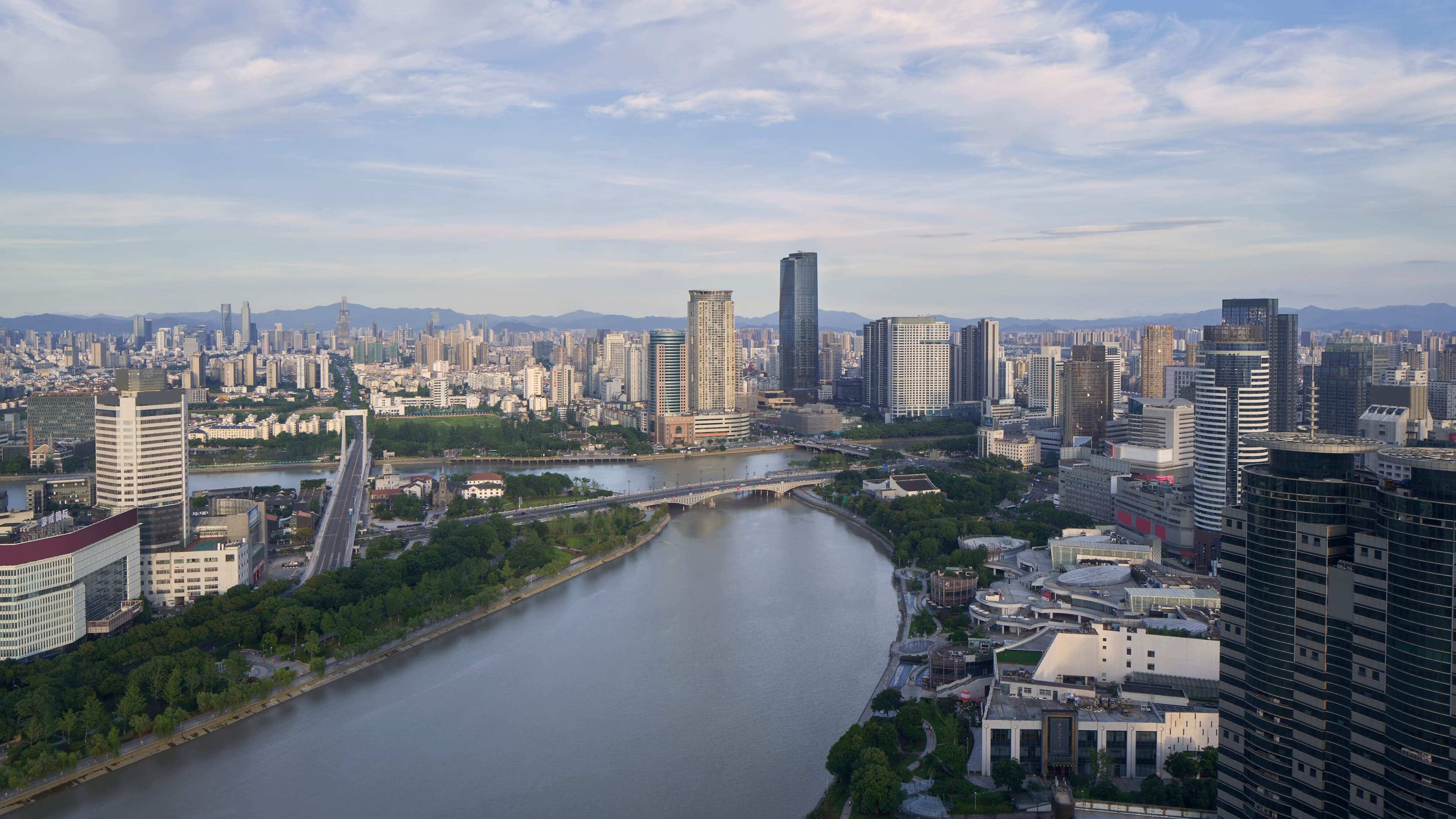 Deluxe Twin Room - Image 1