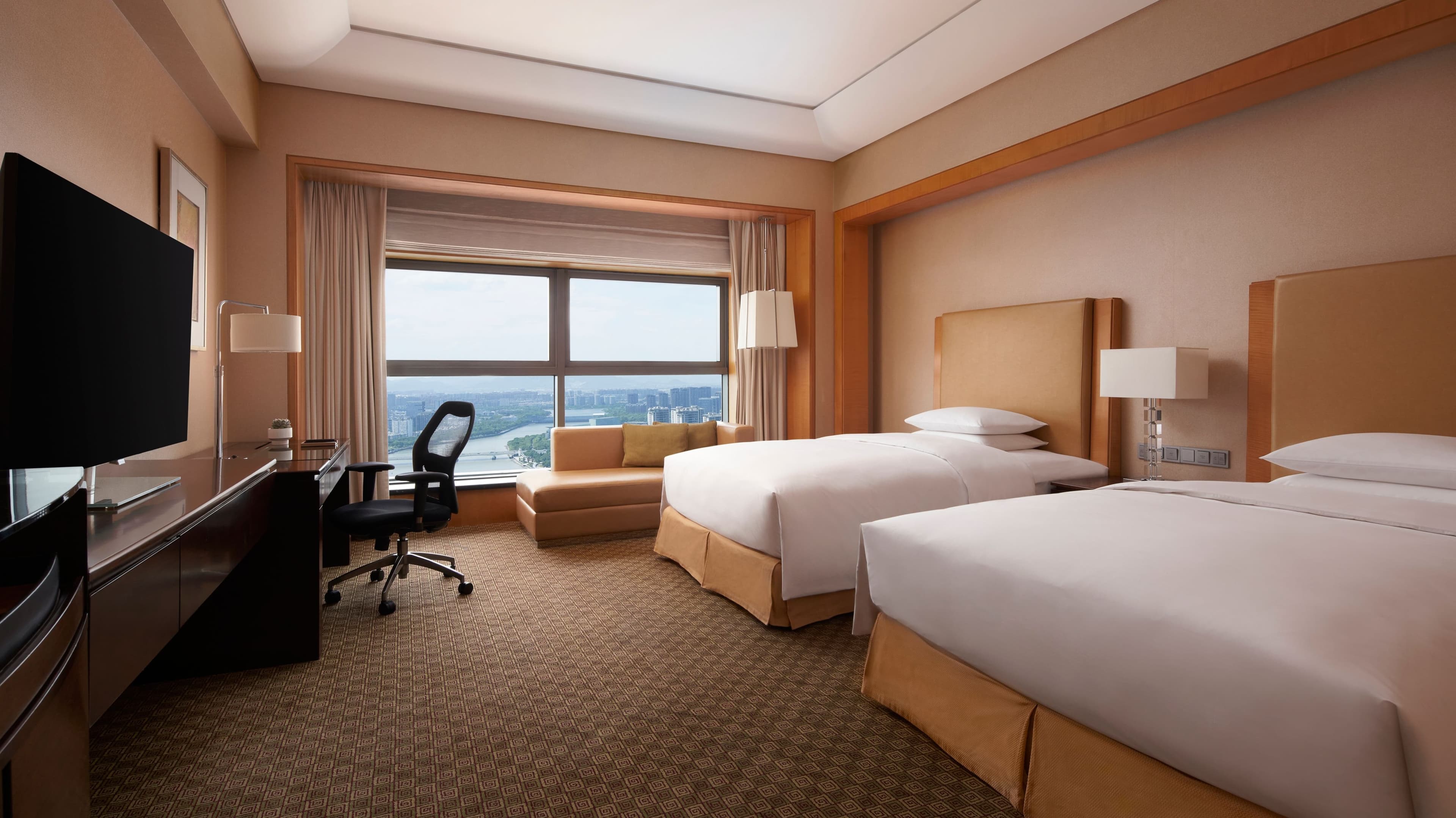 Deluxe Twin Room - Image 4