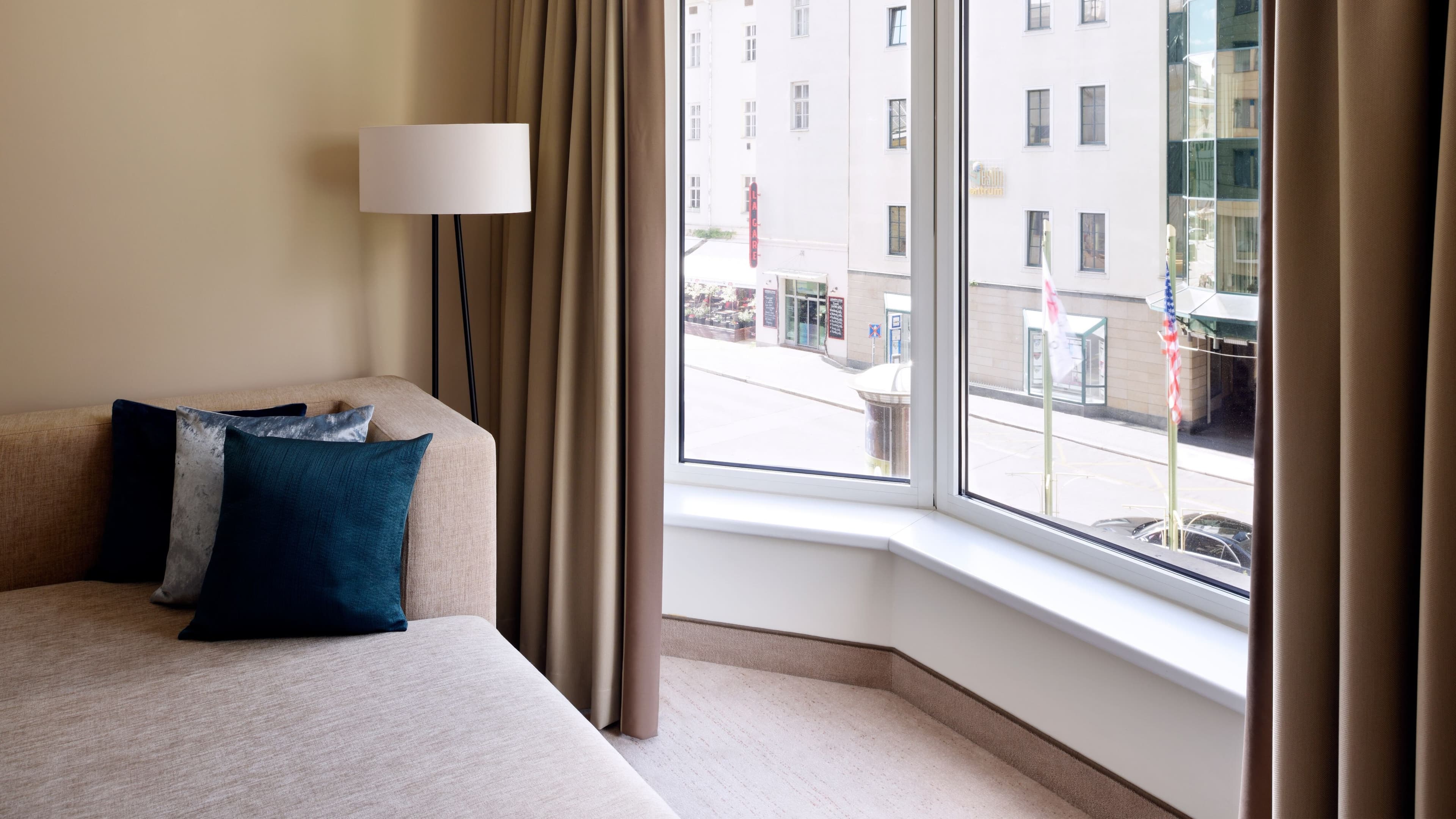 Deluxe Guest room - Image 3