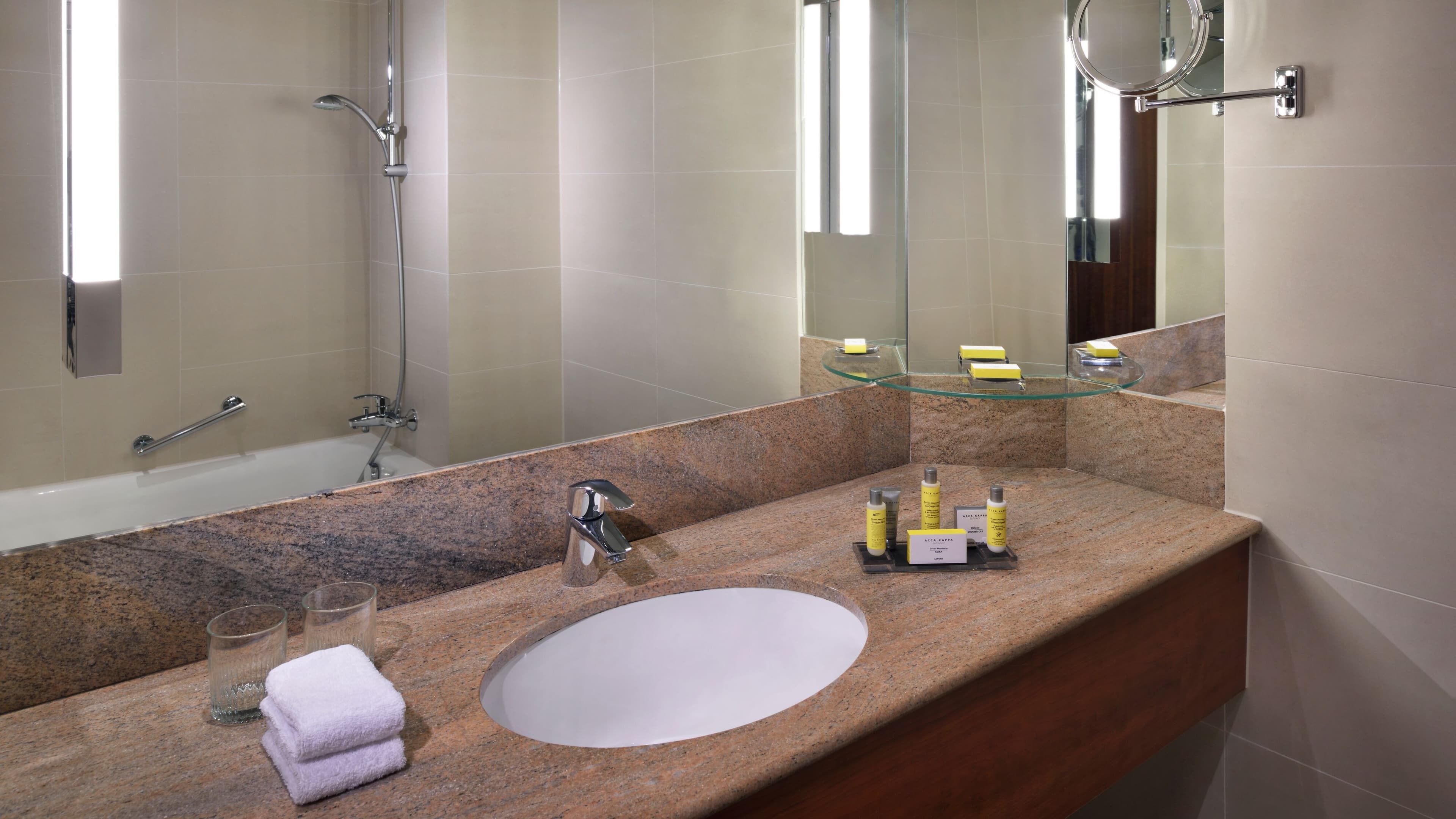 Deluxe Guest room - Image 4