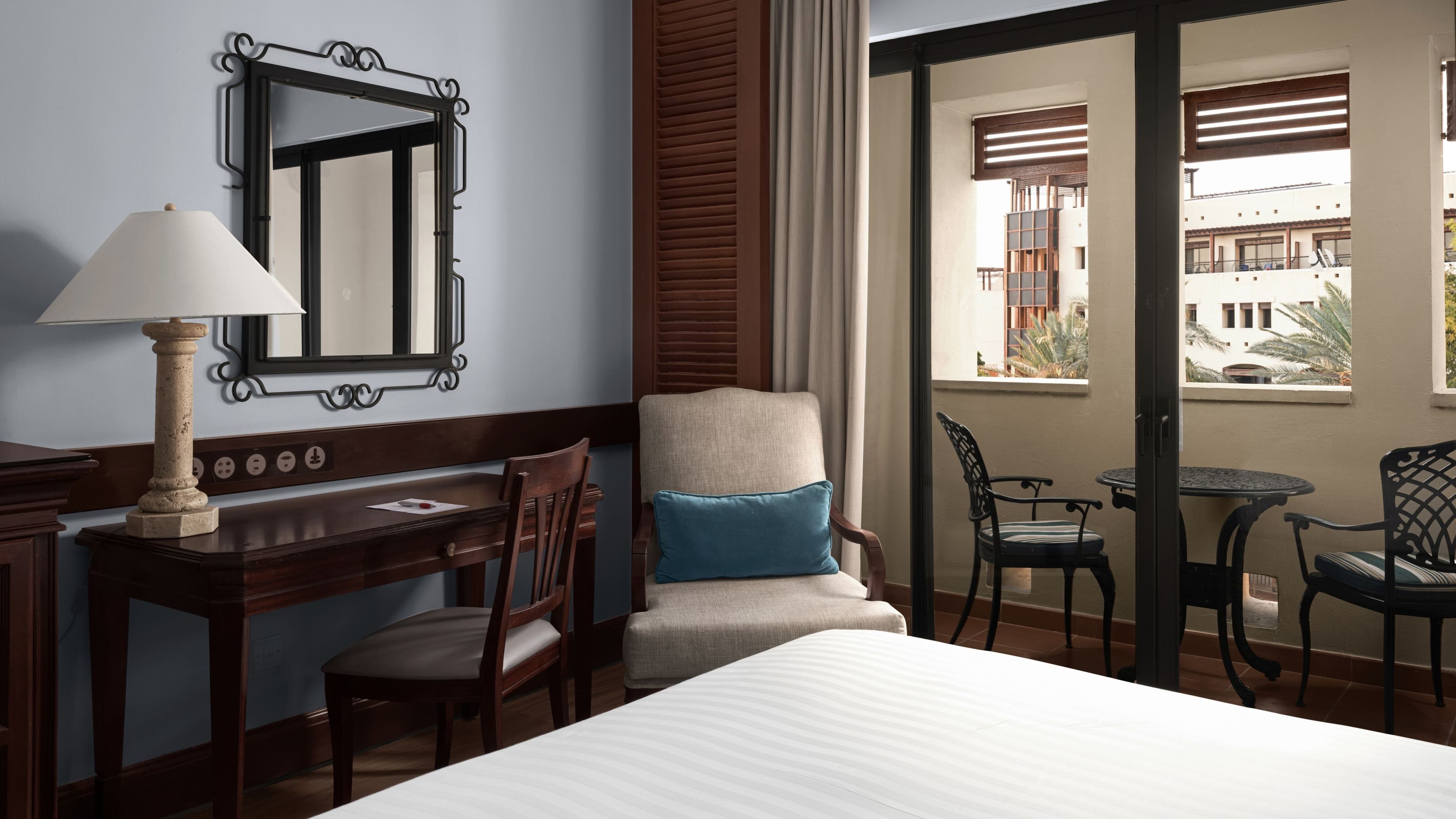 Deluxe Room - Image 6